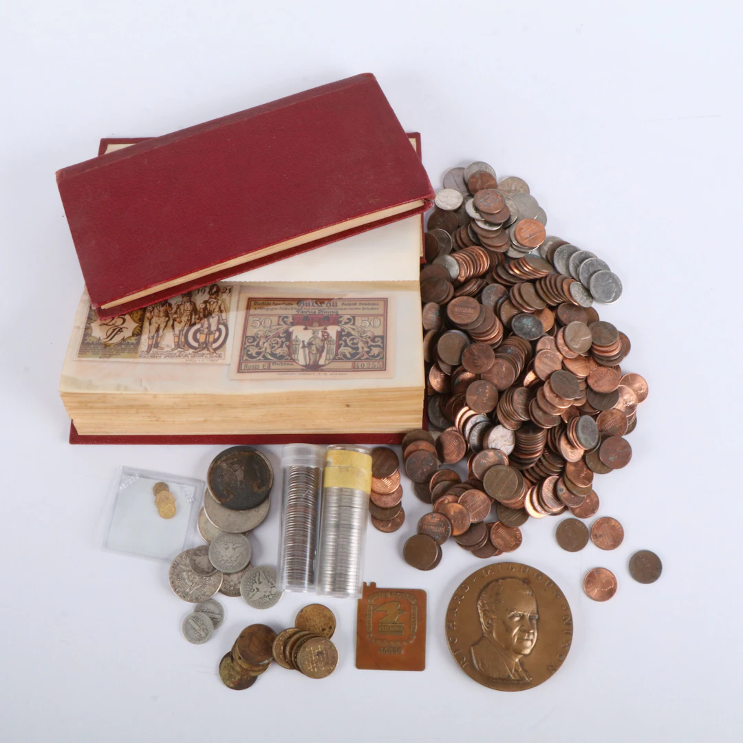 Small Collection of U.S Coins and Foreign Currency