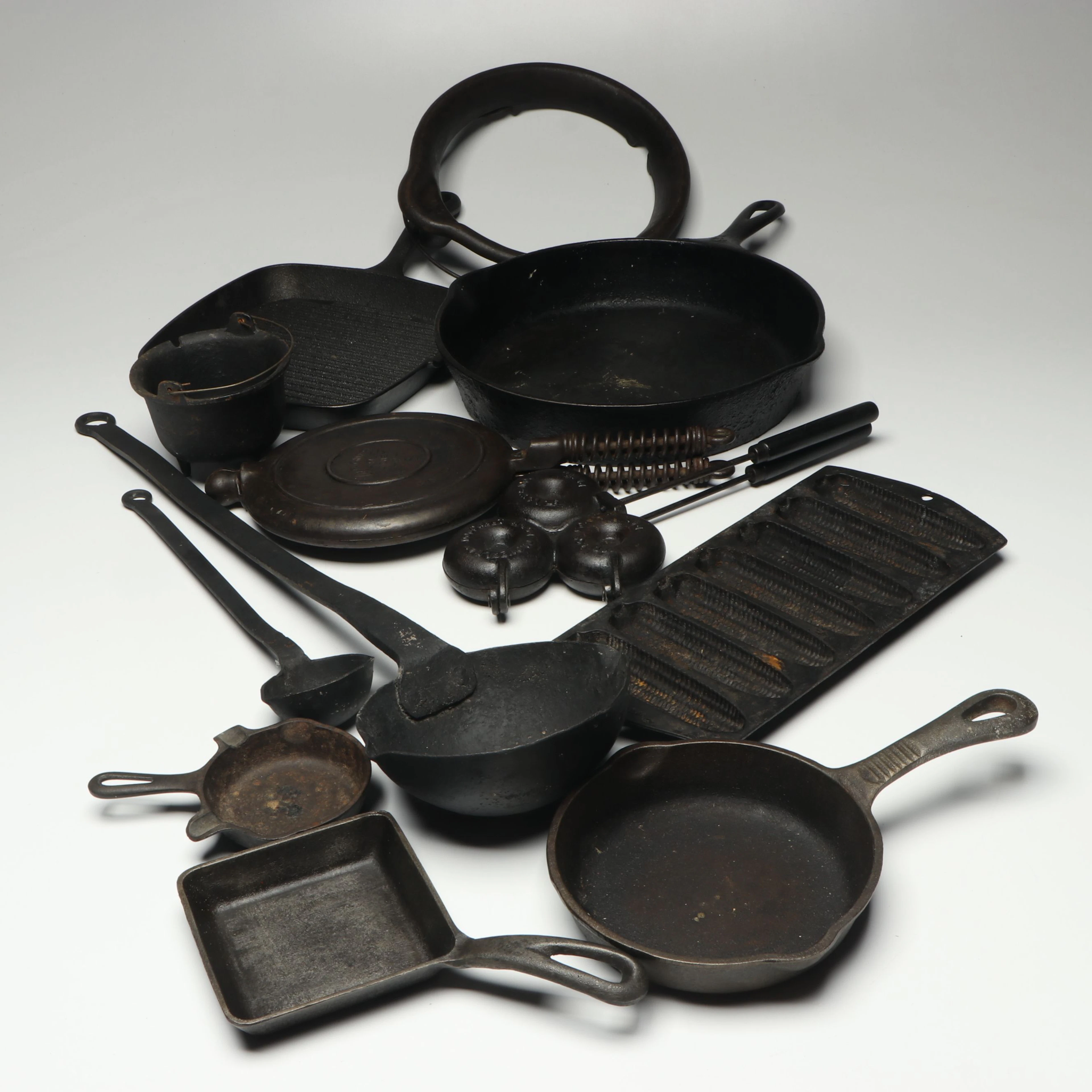 Ace Doughnut Mold, Benjamin Medwin Skillet and More Cast Iron Cookware