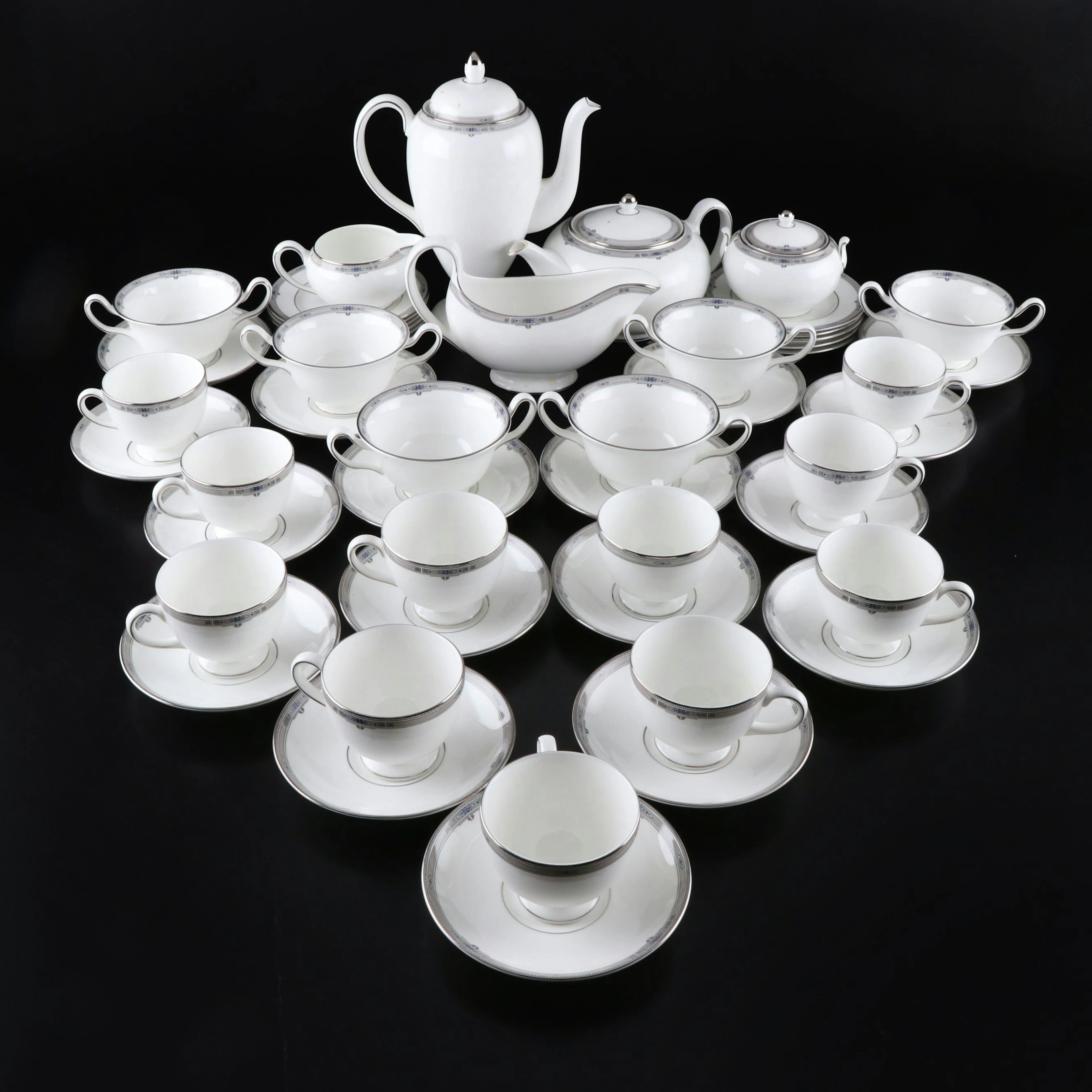 Wedgwood "Amherst" Porcelain Dinnerware, Late 20th/Early 21st C.