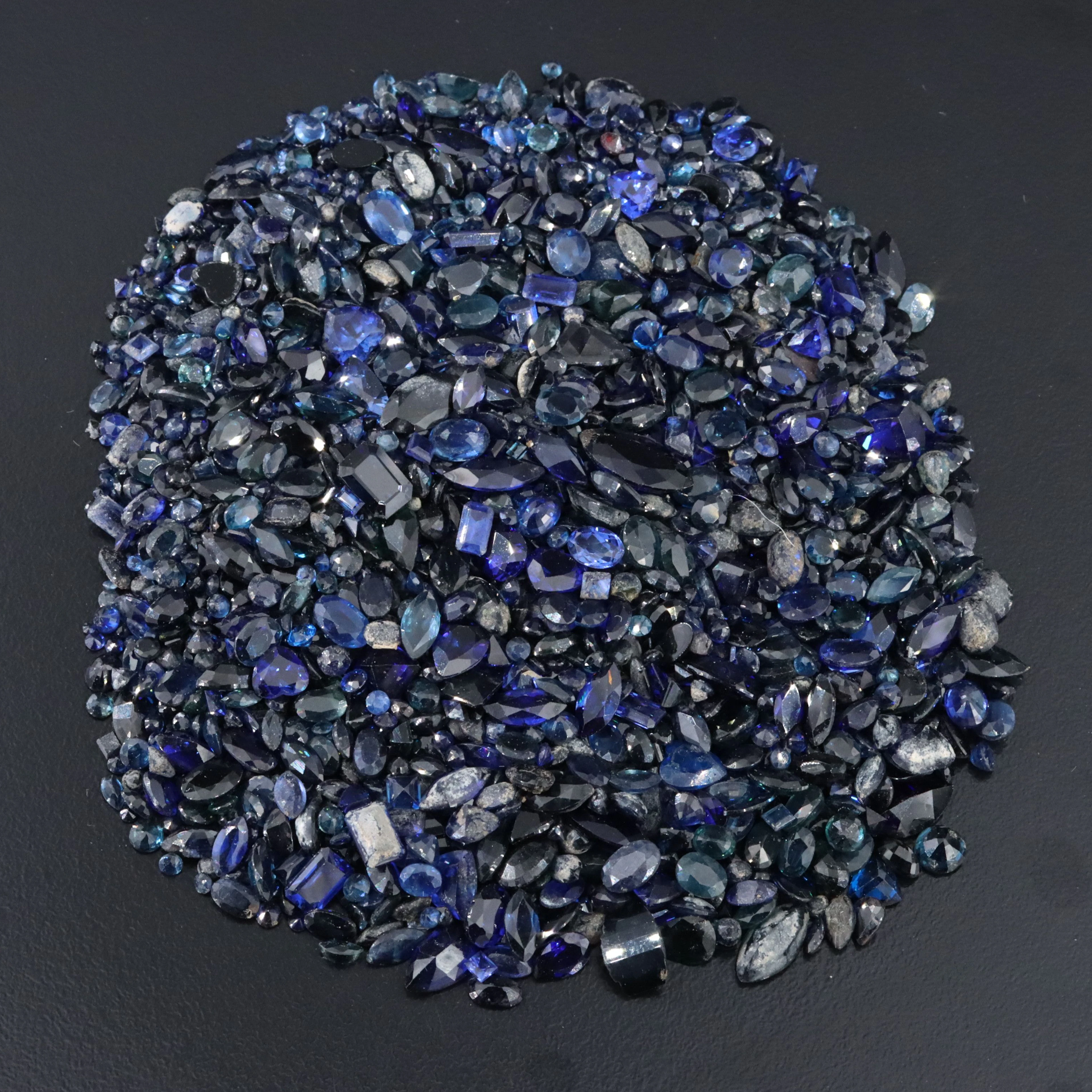 Loose 416.50 CTW Gemstone Lot Including Lab Grown Sapphire and Lab Grown Spinel