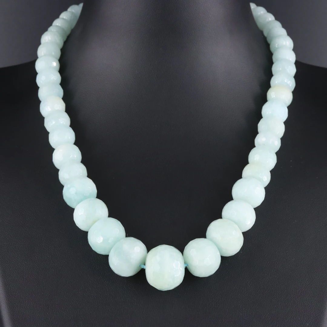 Graduated Aquamarine Necklace with 14K Clasp