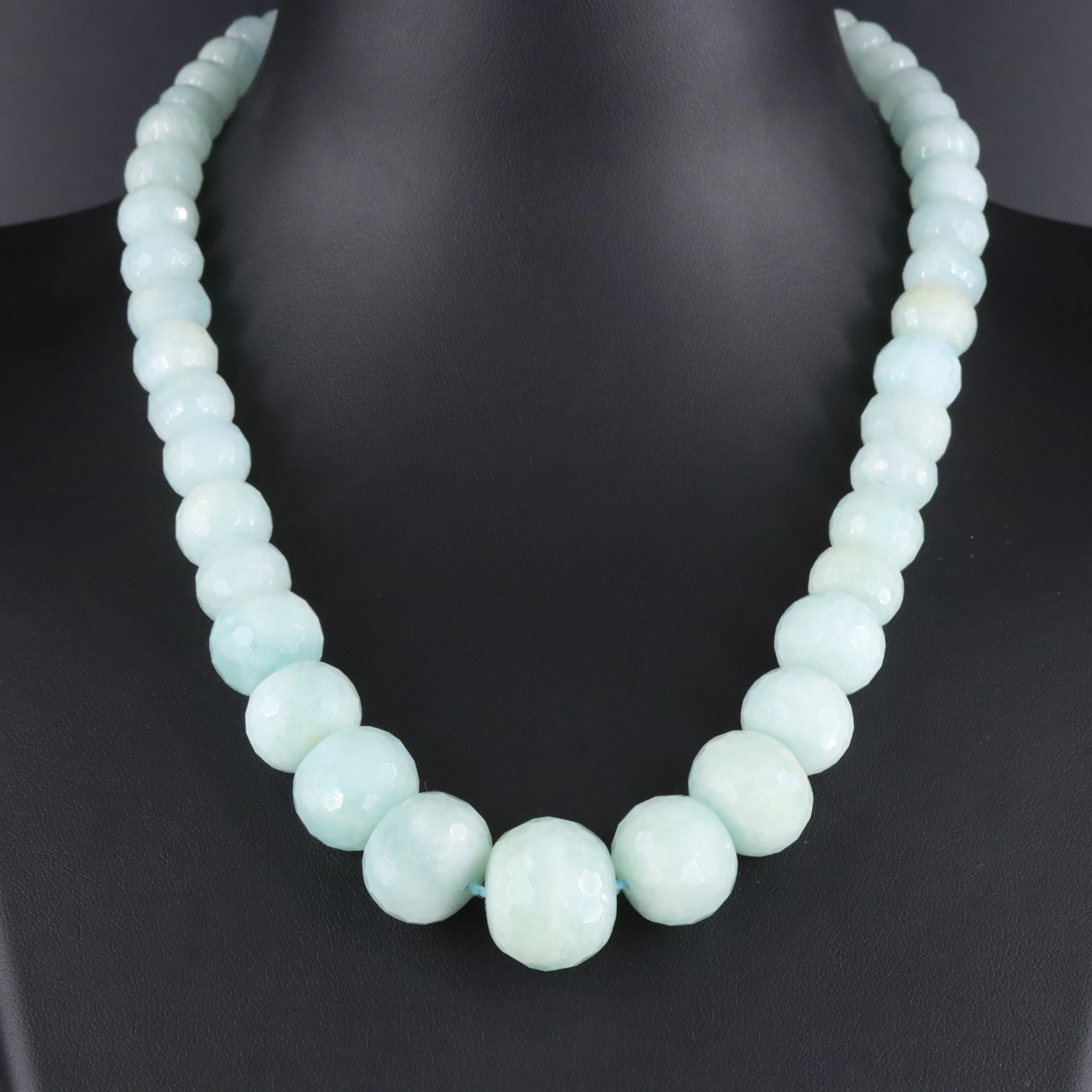 Graduated Aquamarine Necklace with 14K Clasp