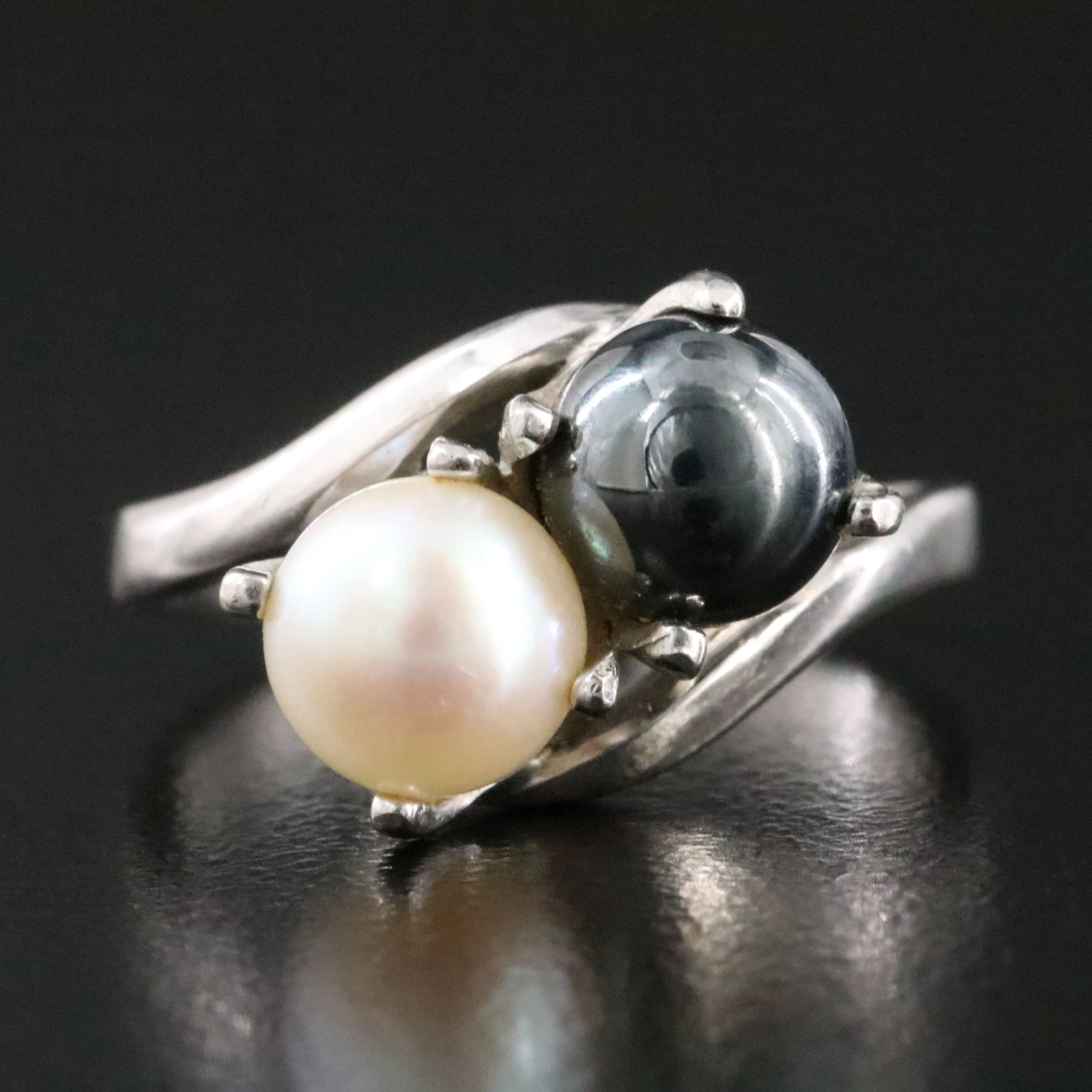 10K Pearl and Hematite Toi et Moi Ring