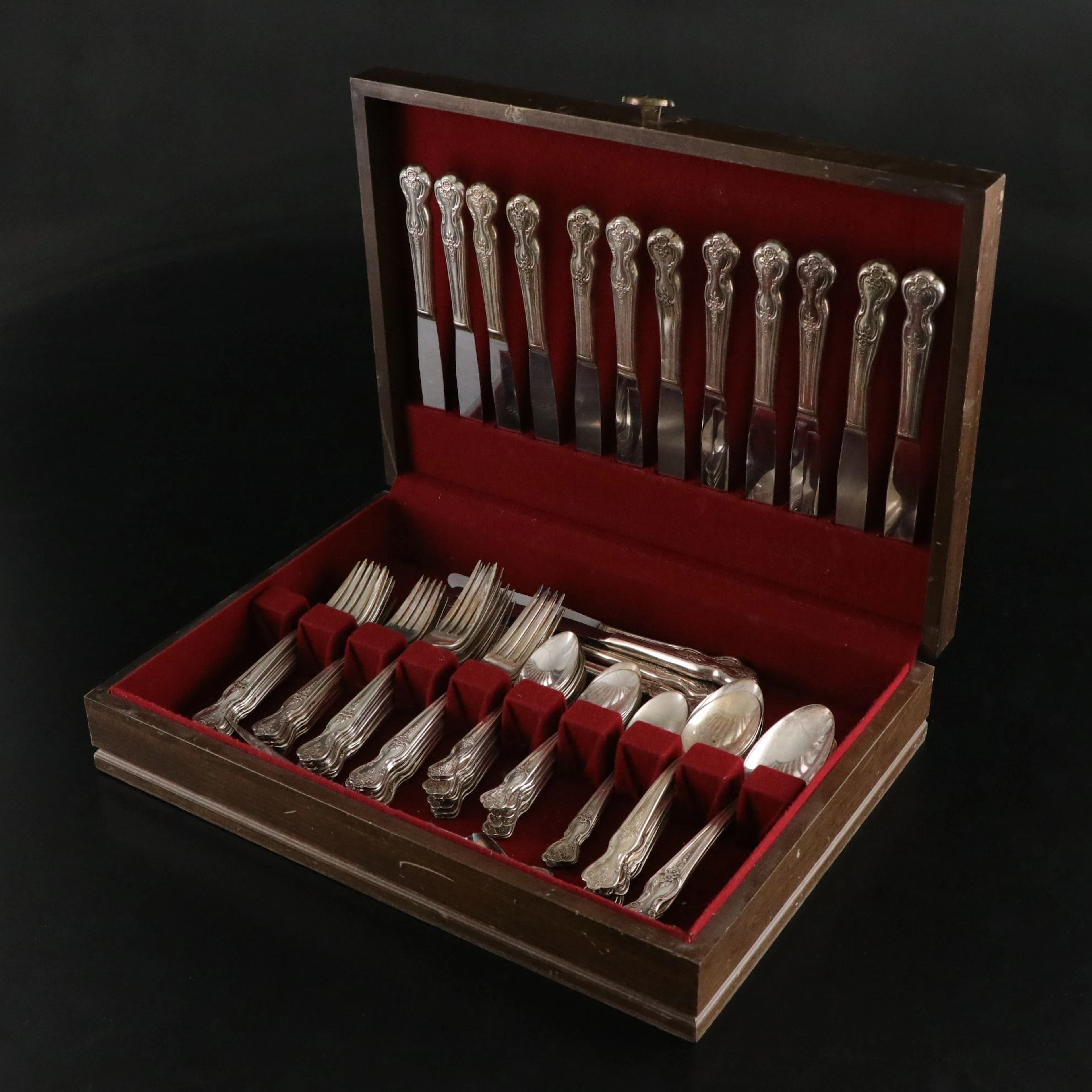 Wm. Rogers "Inspiration-Magnolia" Silver Plate Flatware Set