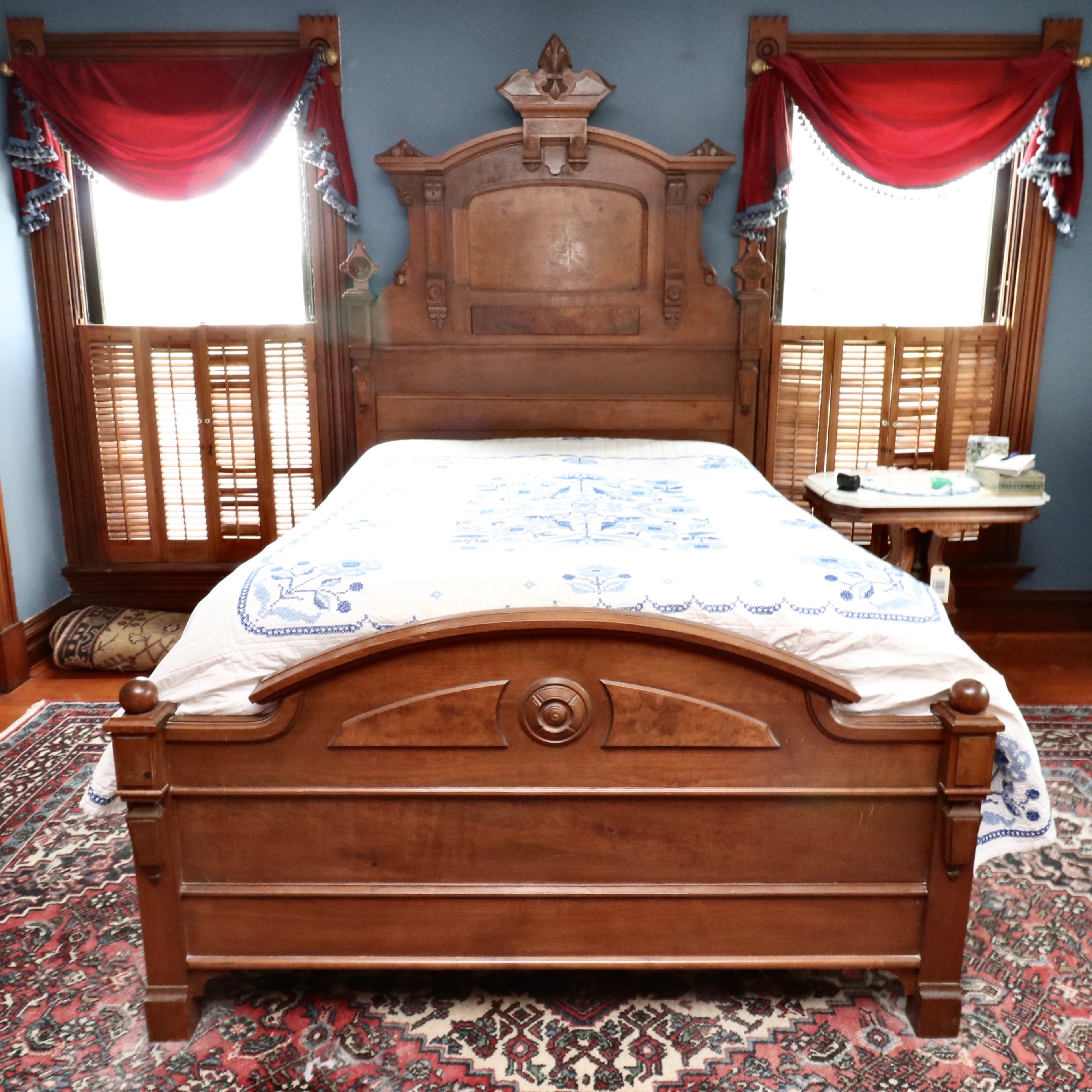 Victorian Eastlake Walnut and Burl Wood Bed Frame, Early 20th Century