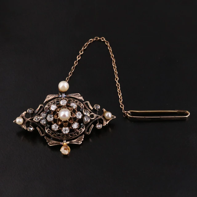 Early Victorian 14K Brooch with Diamond and Pearl
