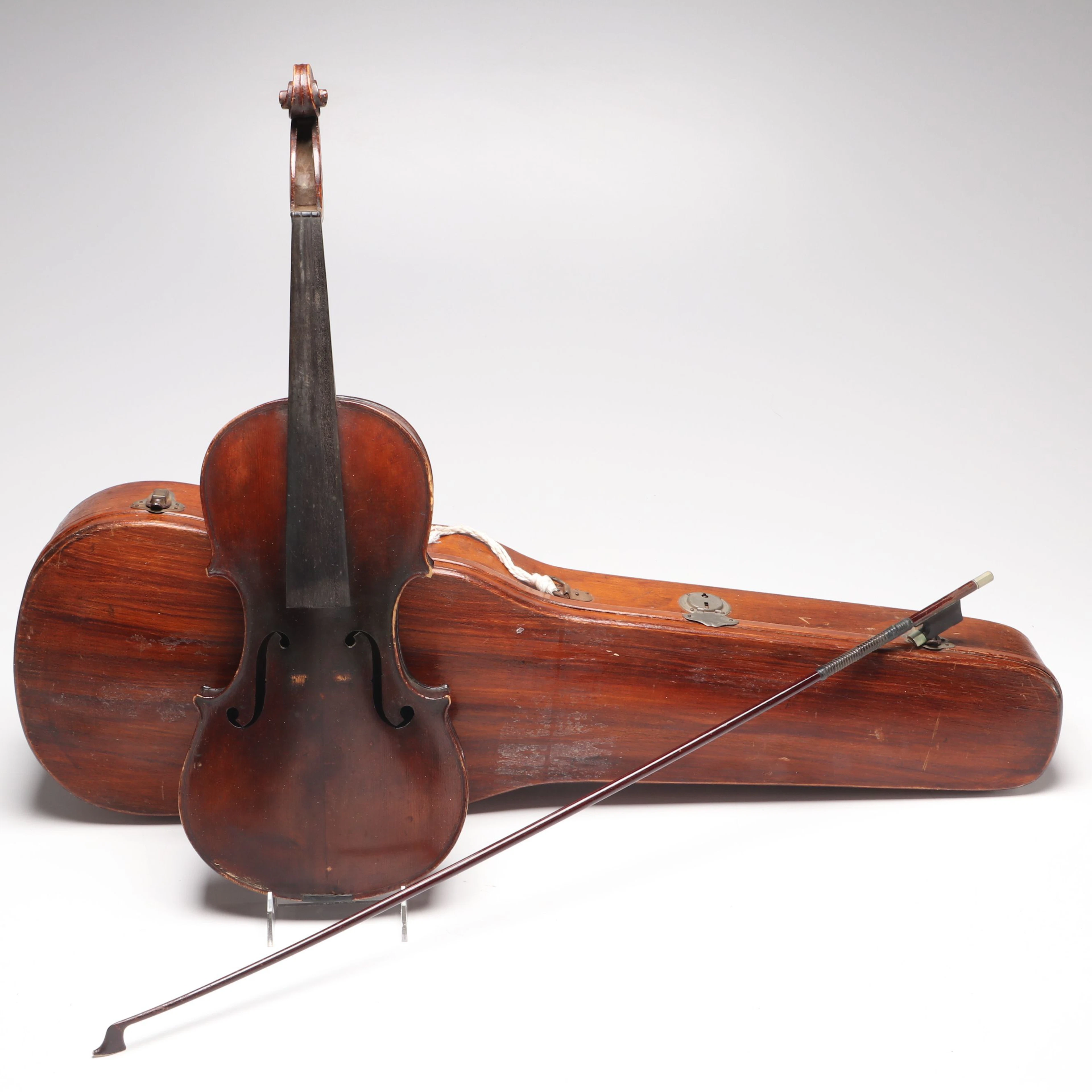 German/Saxon Stradivarius Copy Full-Size Violin with Wooden Coffin Case