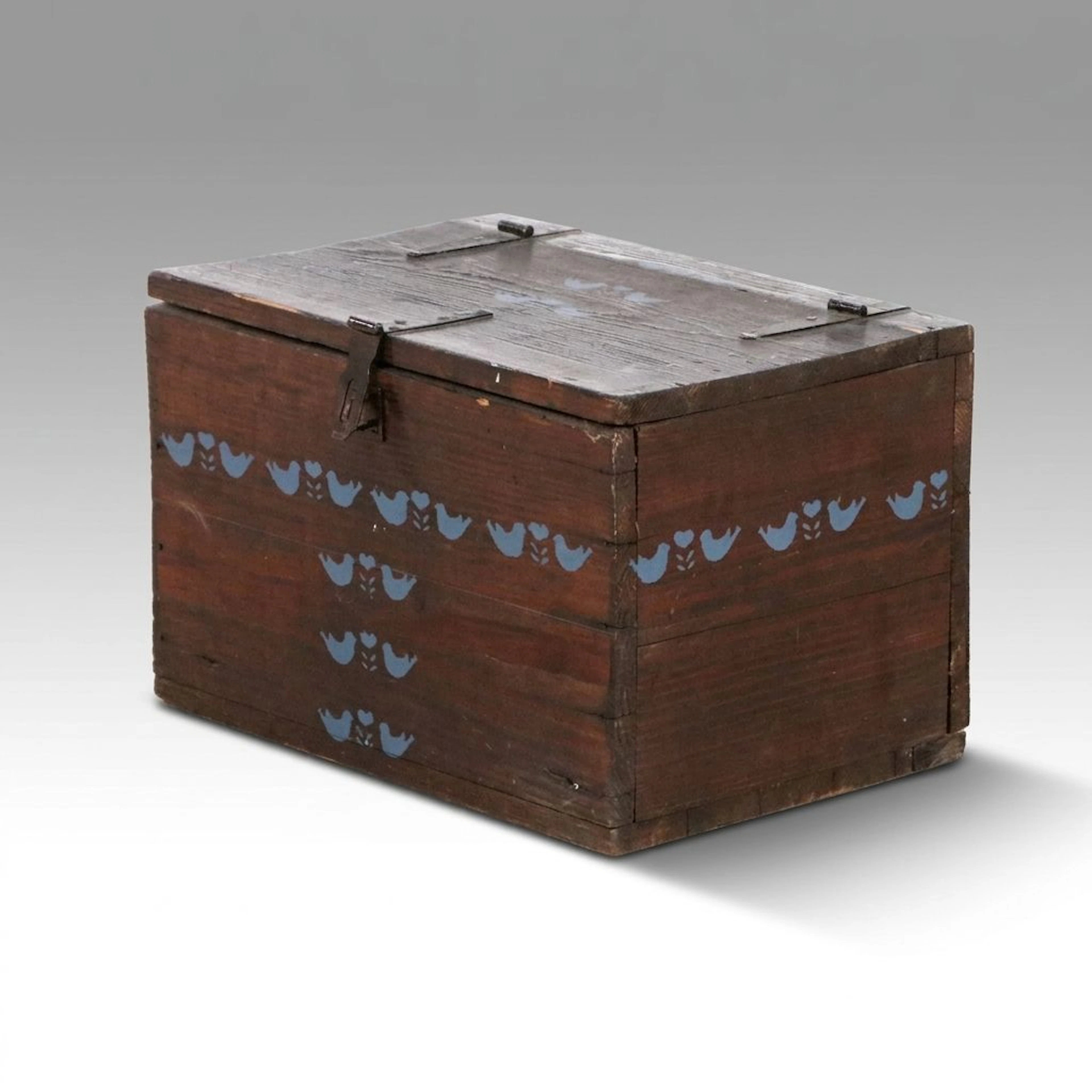 Primitive Stencil-Decorated Wooden Trunk with Metal Hinges, 20th Century
