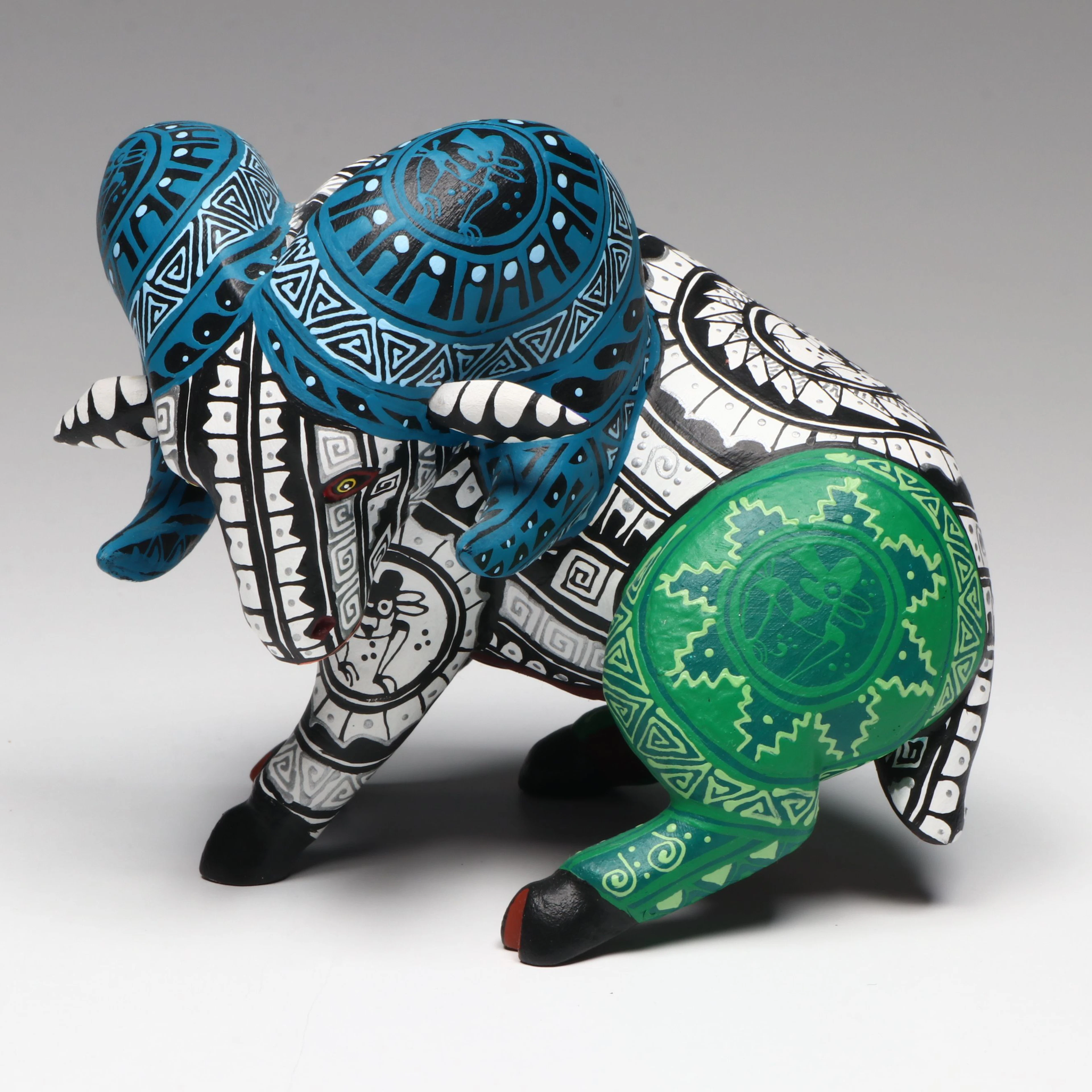 Pablo Franco & Nelly Ramirez Mexican Folk Art Hand-Carved Wood Alebrije Bull