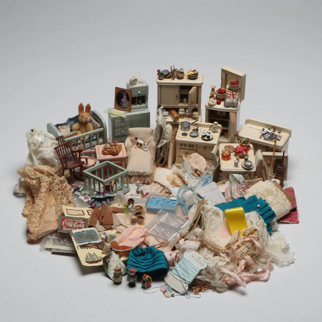 Dollhouse Furnishings and Accessories