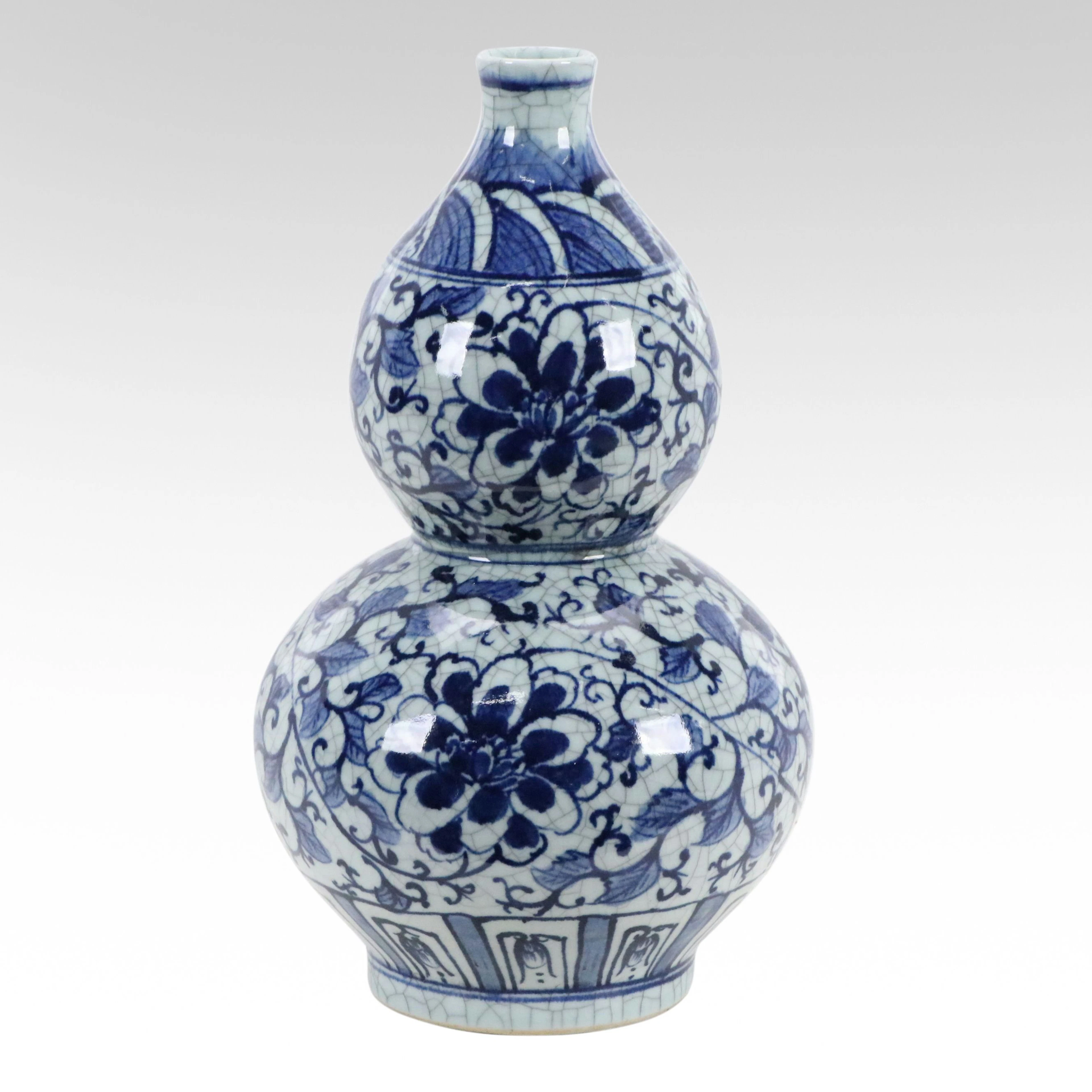 Chinese Crackle Glaze Blue and White Floral Motif Porcelain Double-Gourd Vase