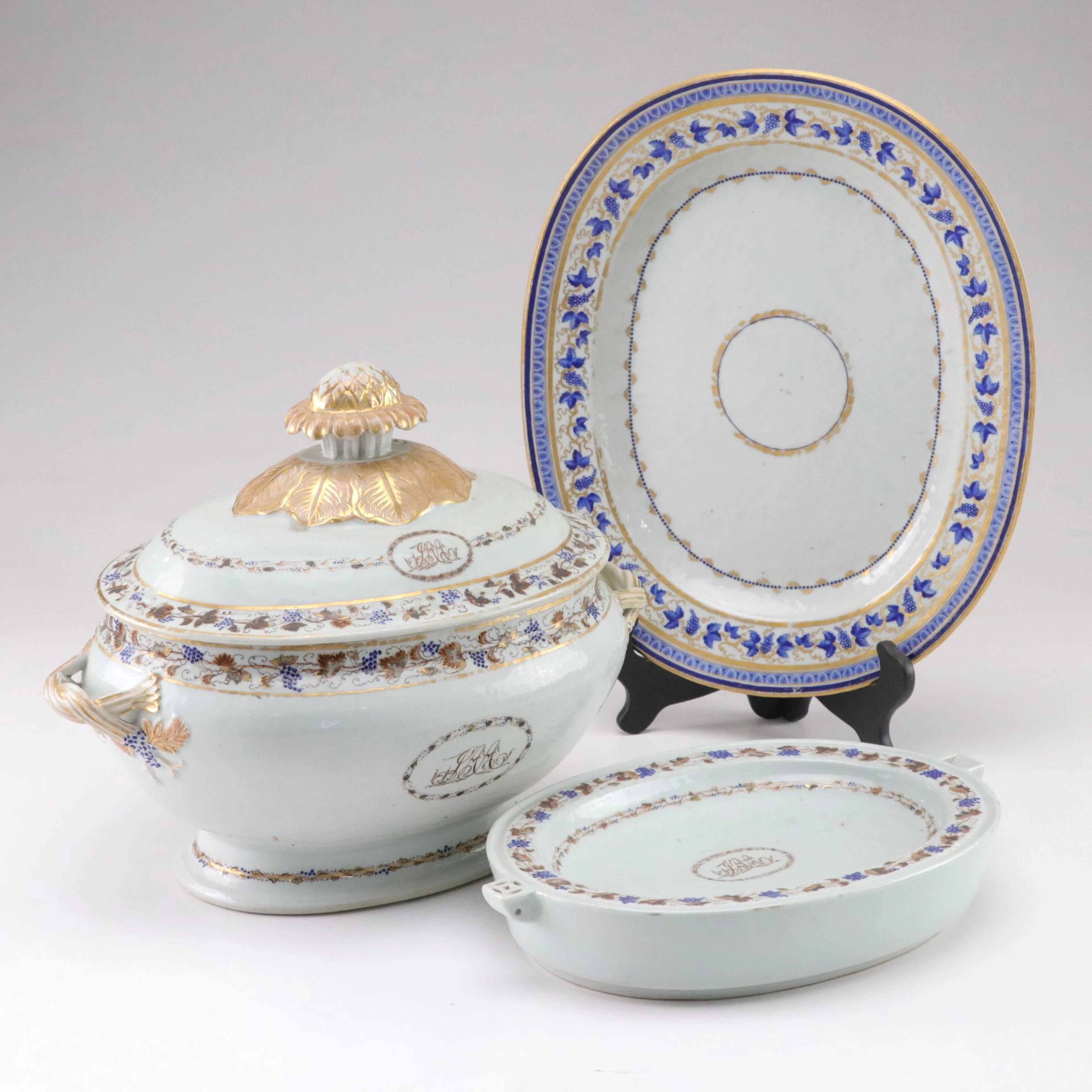 Chinese Export Porcelain Tureen, Platter, and Warming Plate, Mid 18th Century