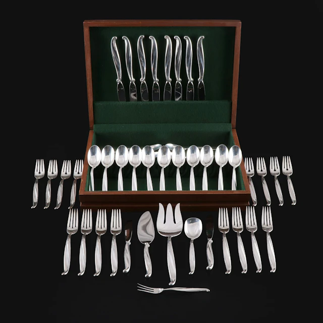International "Swan Lake" Sterling Silver Flatware in Wooden Case, Late 20th C.