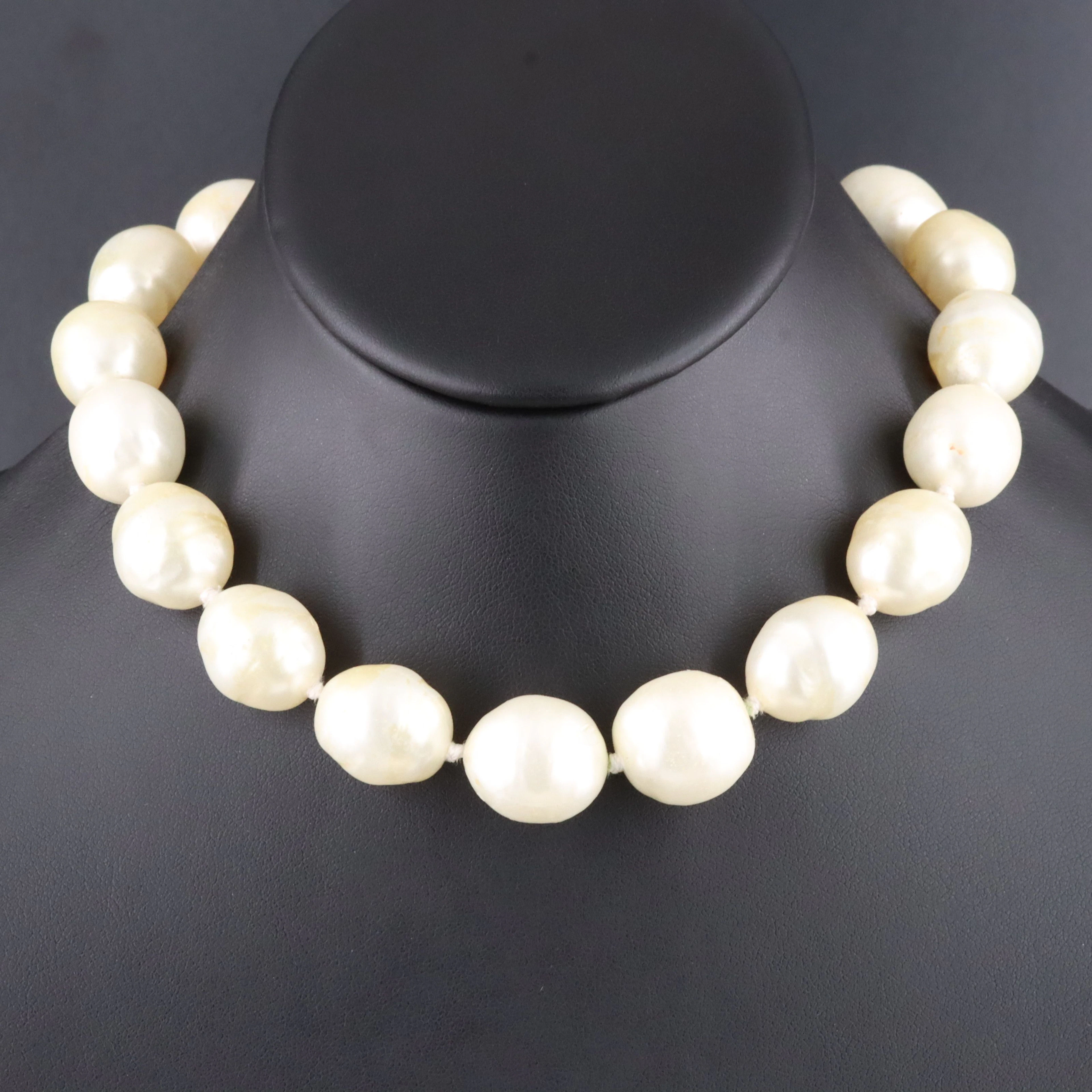 Chanel Baroque Glass Pearl Necklace 1980s