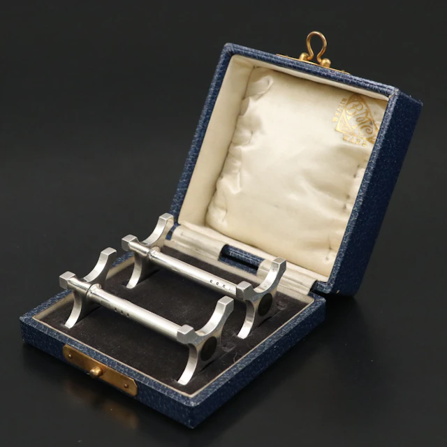 British Metallising Co. 950 Silver Knife Rests, 1929