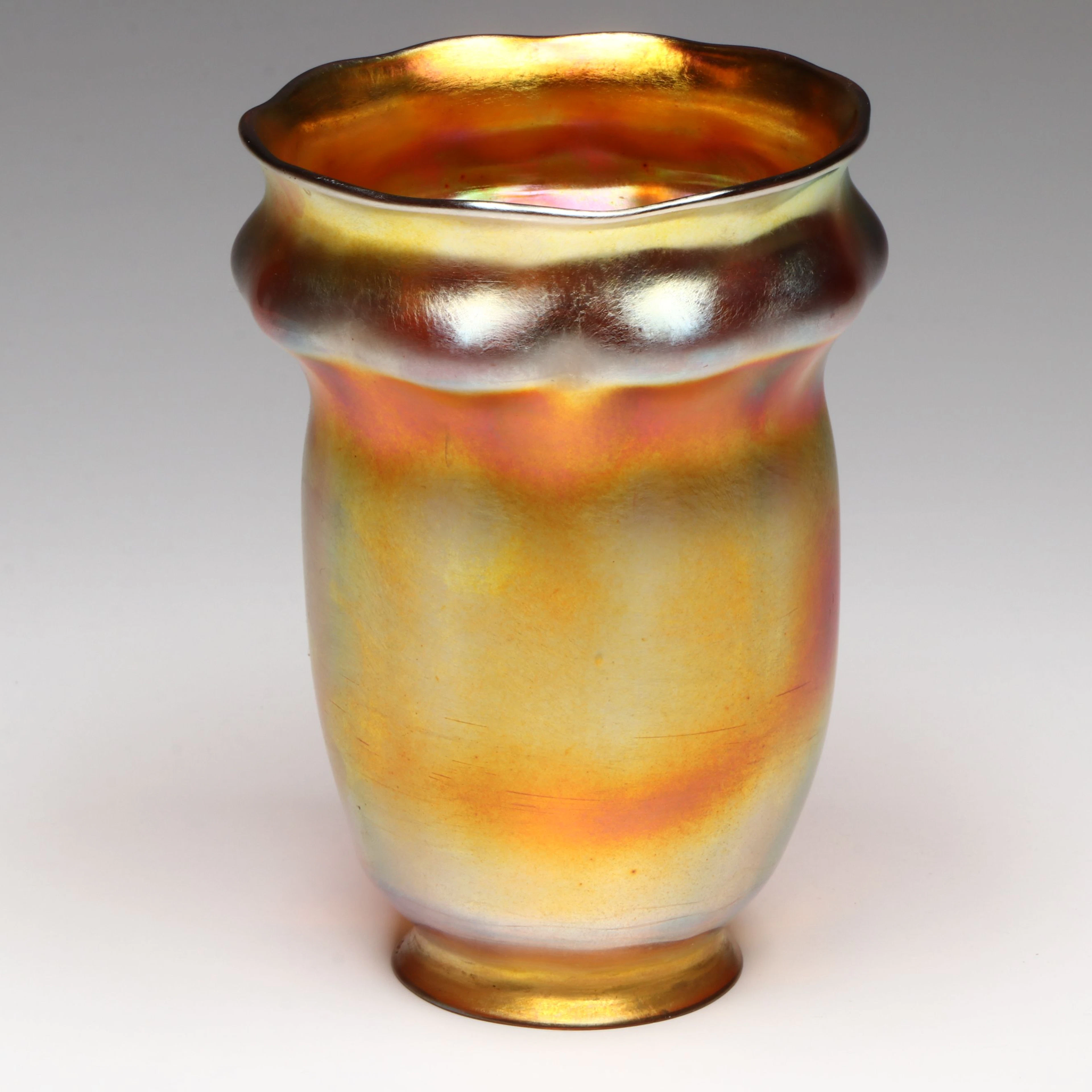 Louis Comfort Tiffany Favrile Iridescent Art Glass Lamp Shade, Early 20th C.