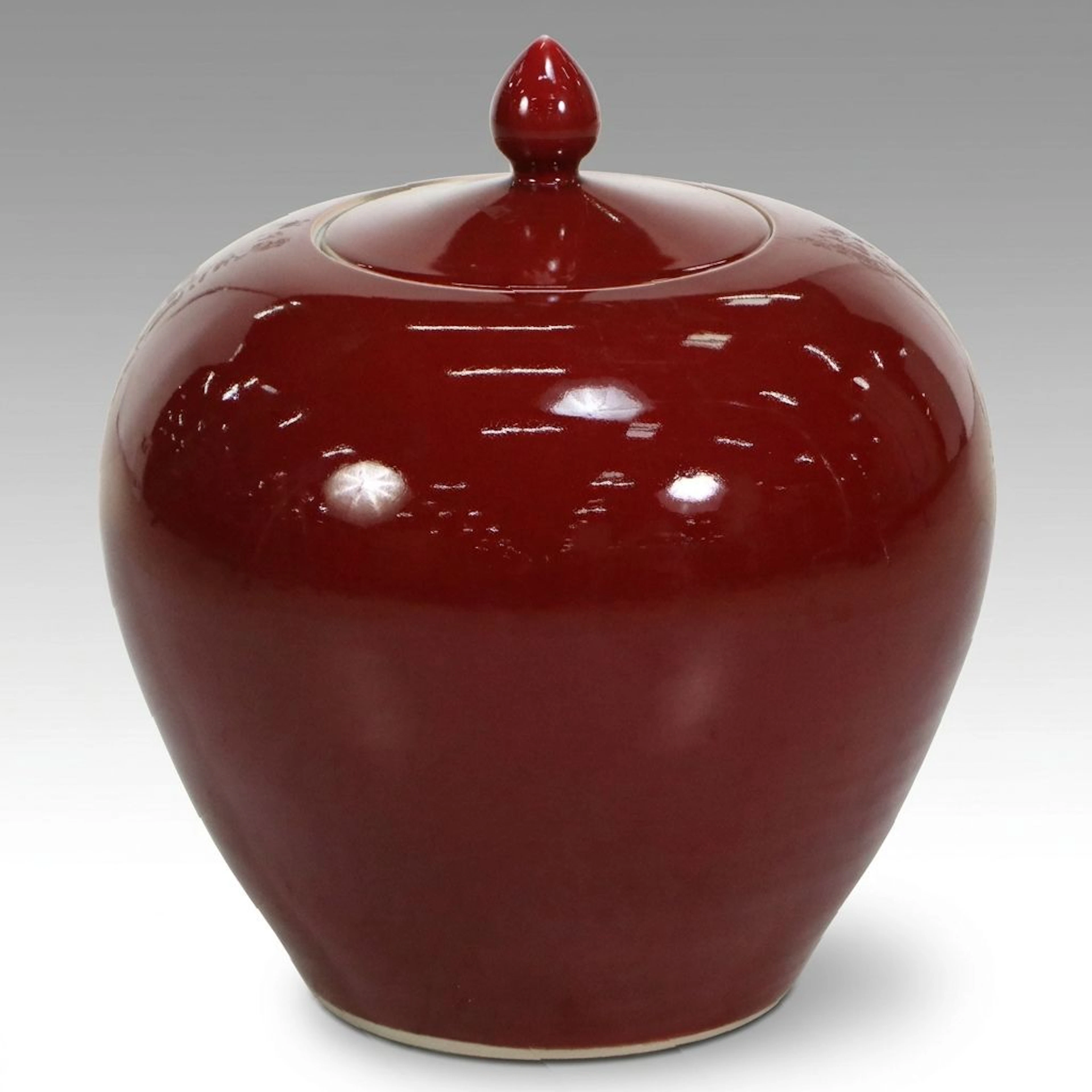 Chinese Decorative Ox Blood Porcelain Ginger Jar, 20th Century