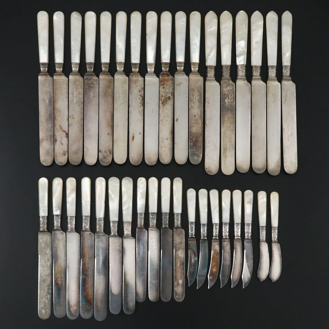 Victorian Mother-of-Pearl Handled Knives, Late 19th to Early 20th Century