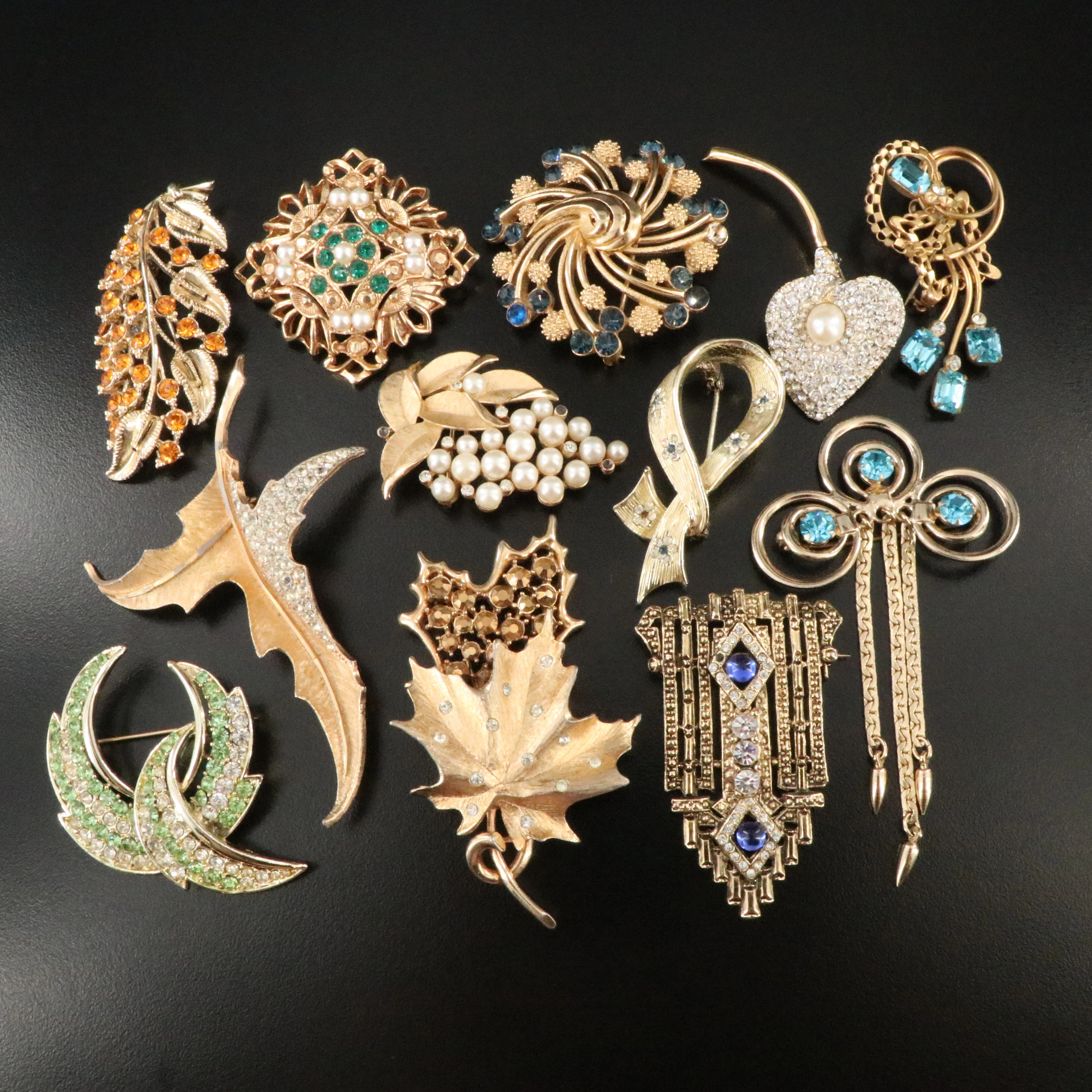 Capri and Trifair Included in Vintage Brooch Assortment
