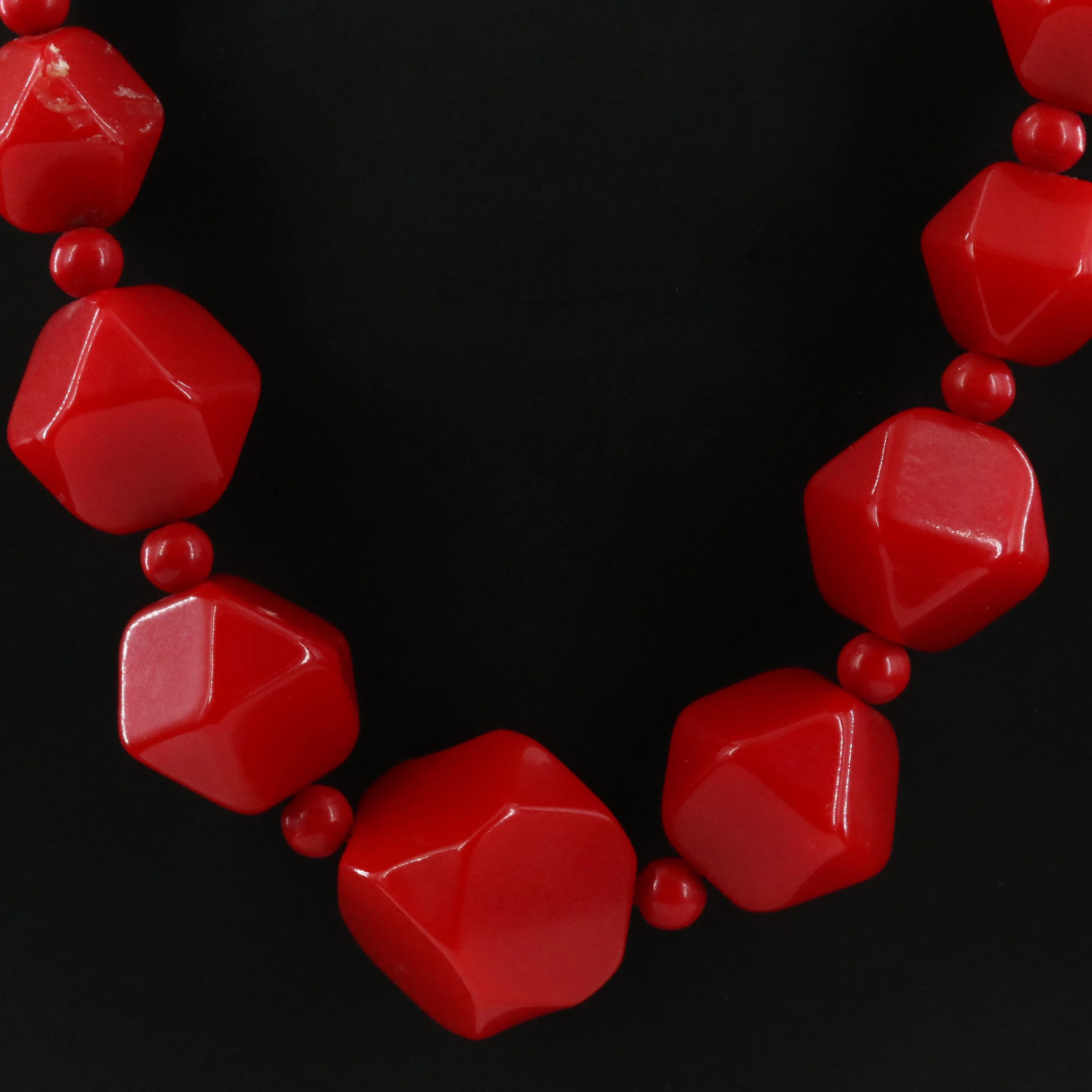 Graduated Cherry Bakelite Necklace