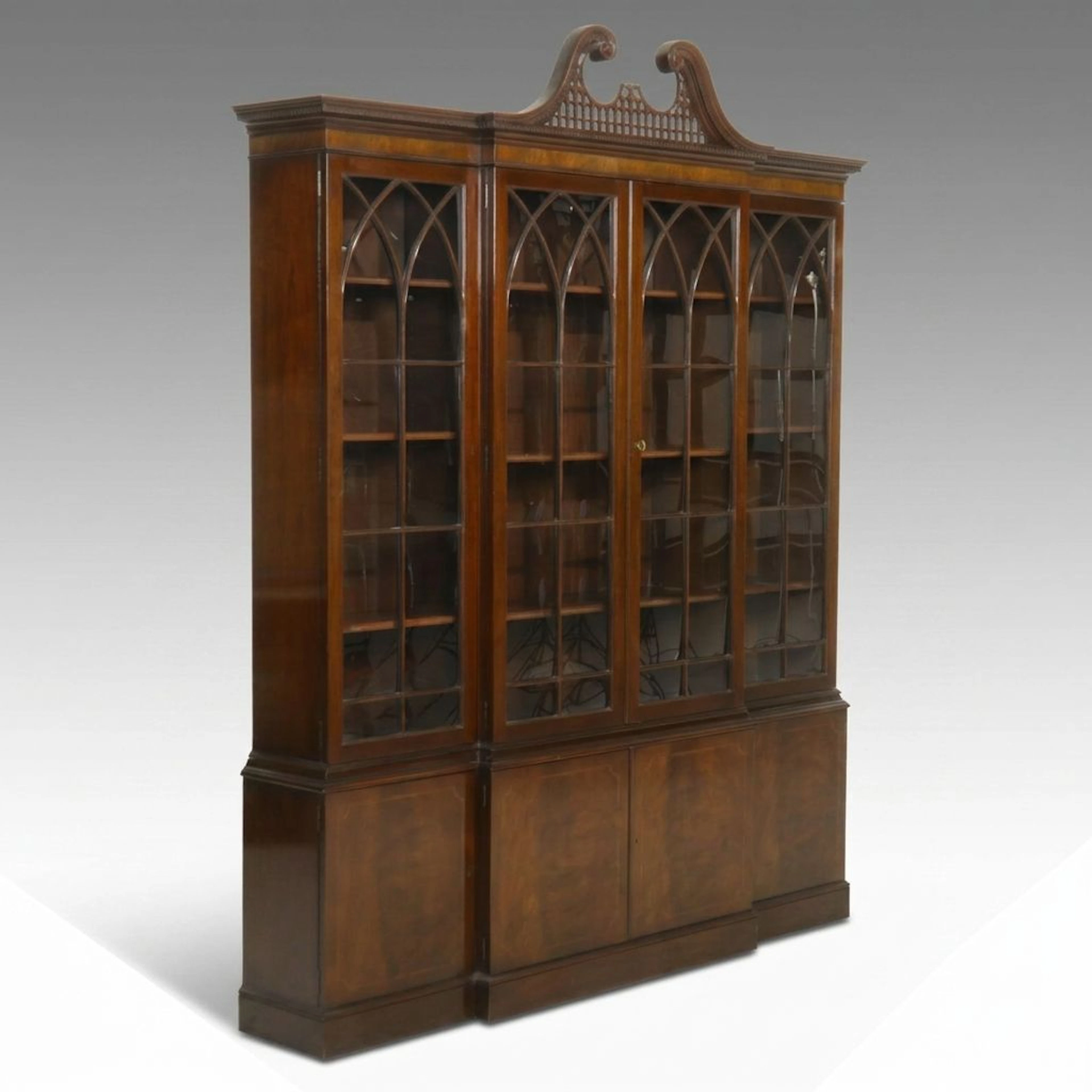 Baker Furniture Georgian Style Mahogany China Cabinet, Late 20th Century