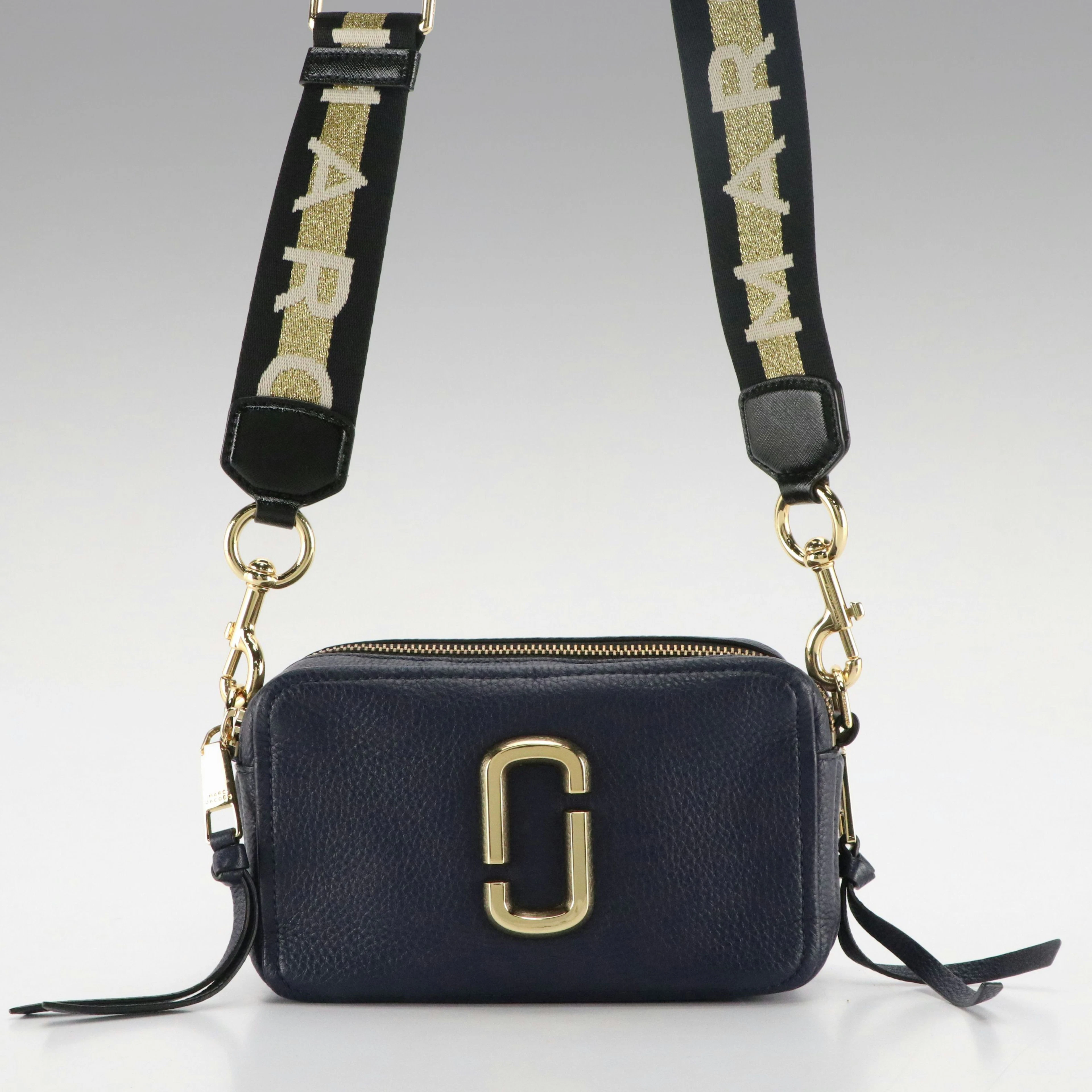 Marc Jacobs Softshot 21 Camera Bag in Grained Leather with Detachable Strap