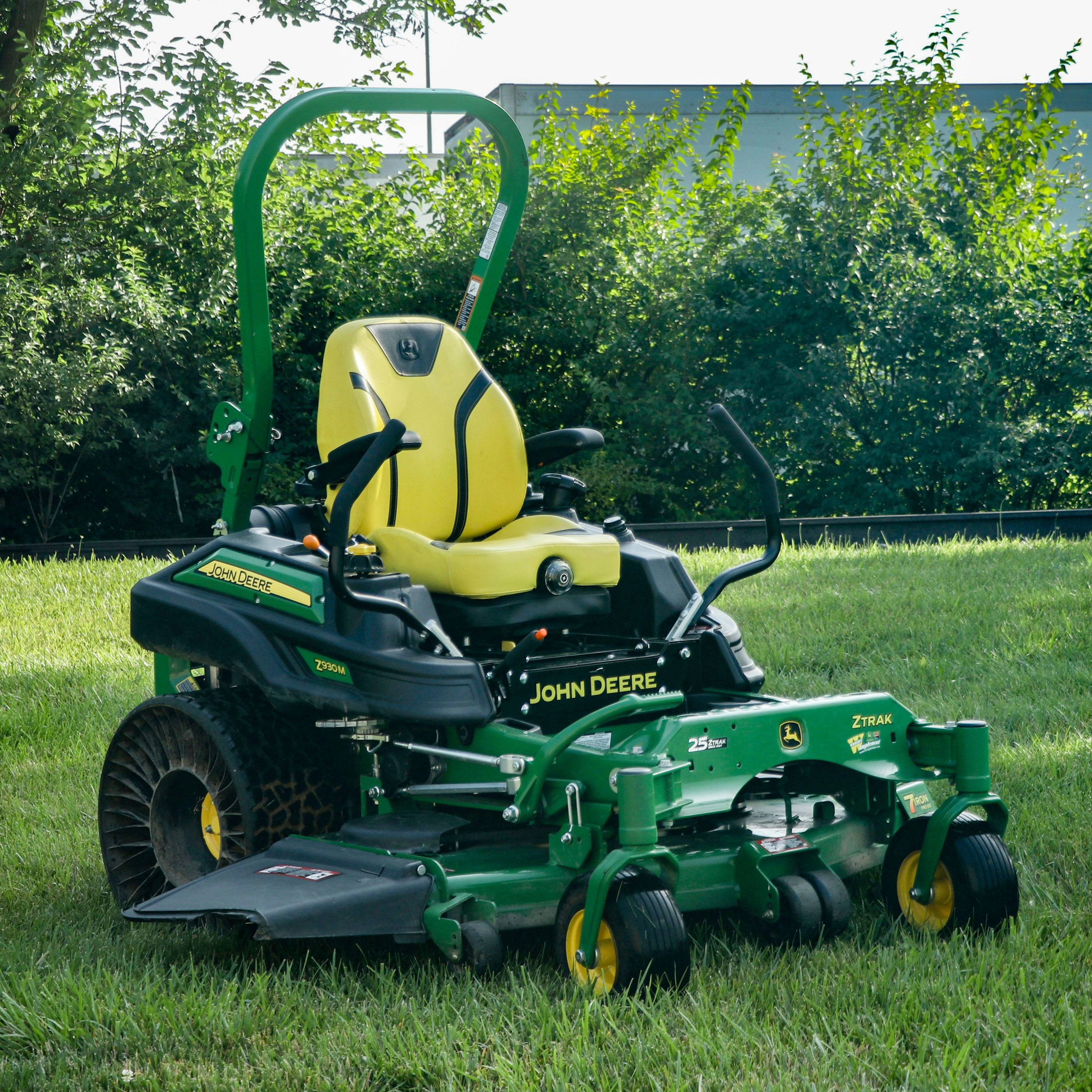 John Deere Z930M Professional Grade Zero Turn Mower