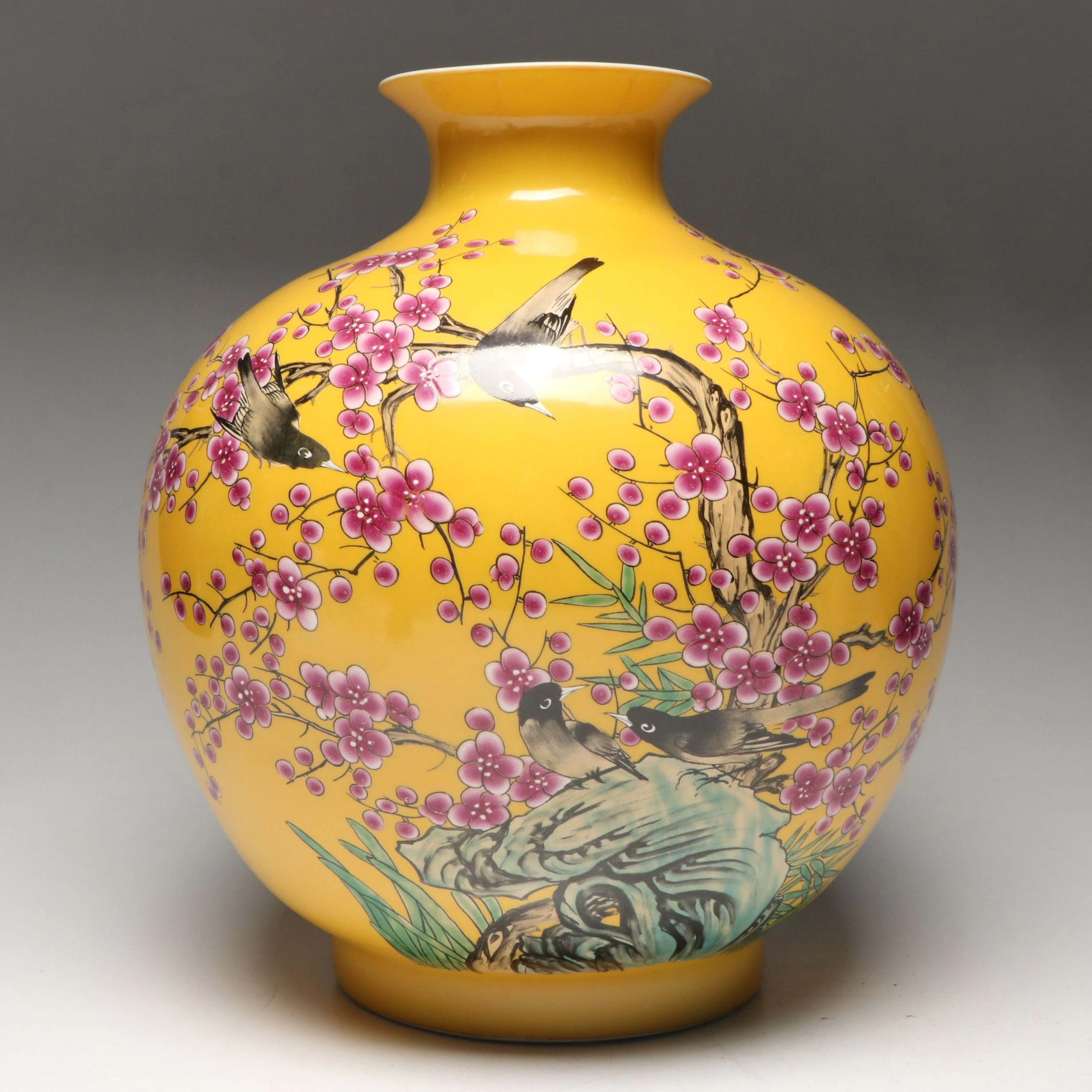 Williams-Sonoma "Yellow Hummingbird" Porcelain Ginger Jar Pom Vase