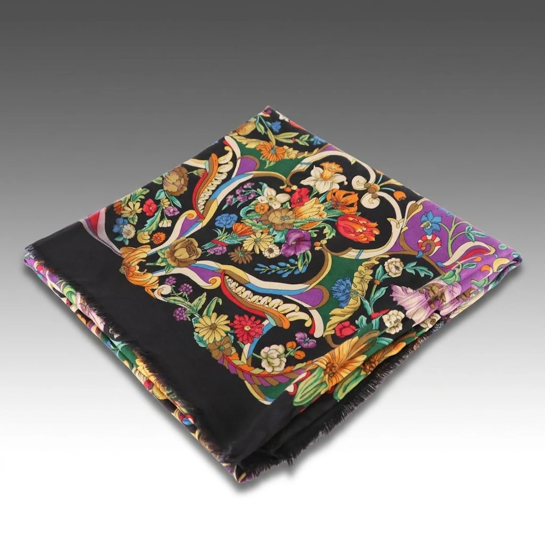 Gucci Scarf in Floral and Acorn Pattern Wool and Silk Blend