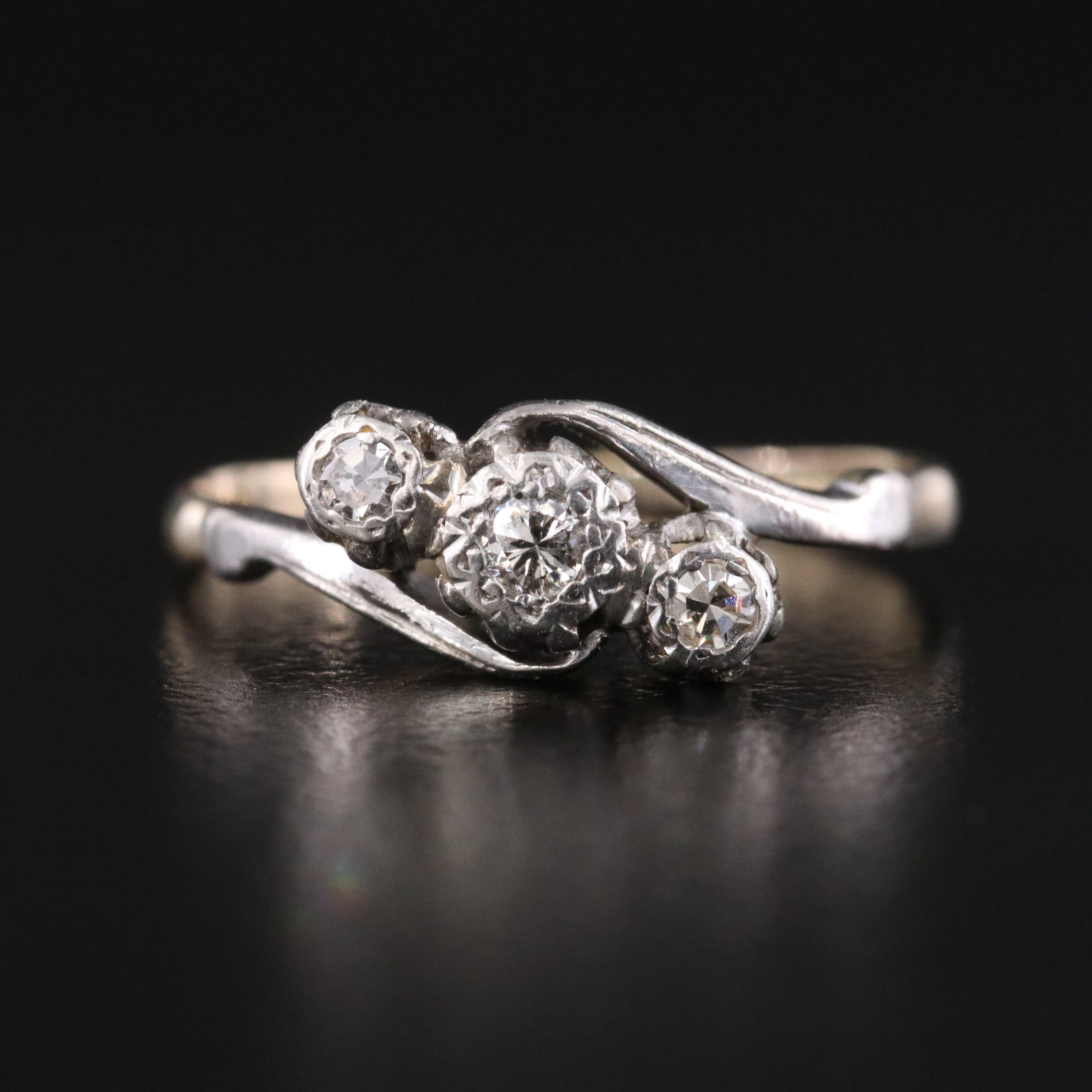 14K 0.10 CTW Diamond Bypass Illusion Set Ring