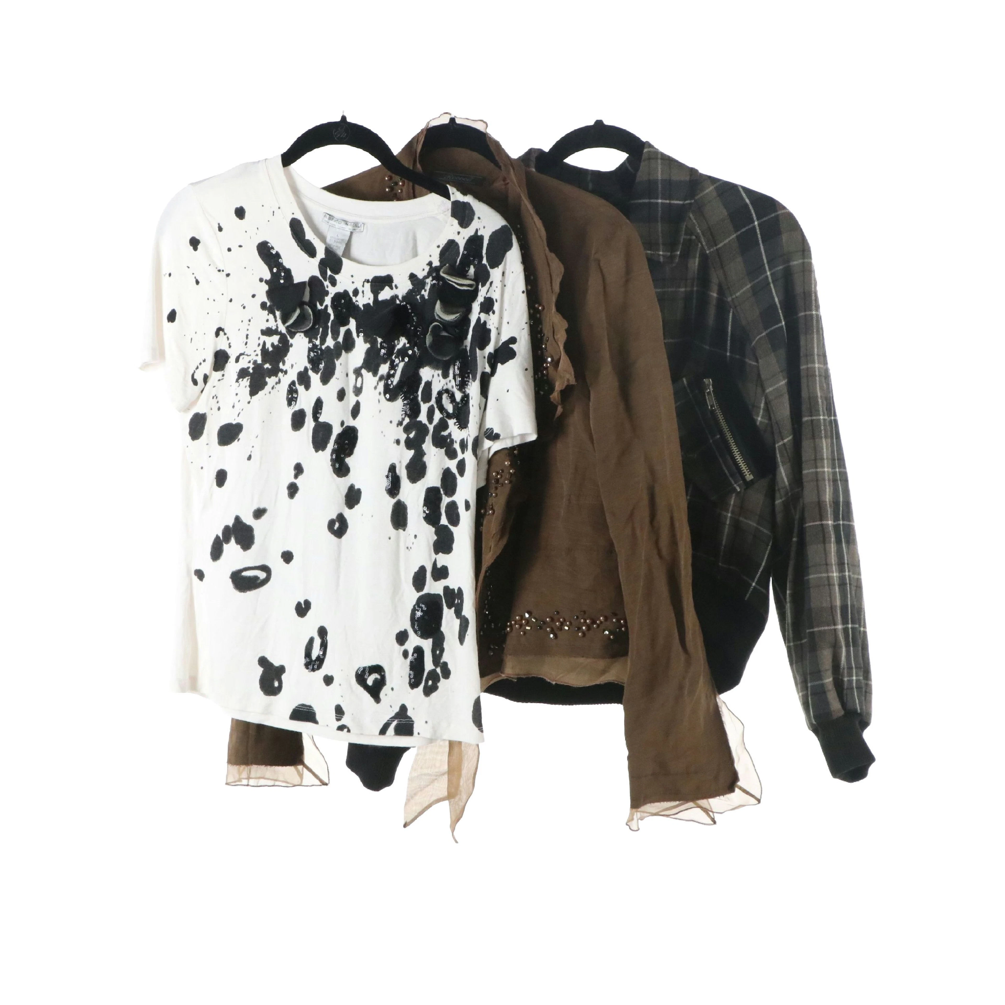 Alberto Makali T-Shirt in Embellished Black Print and Rococo Jackets