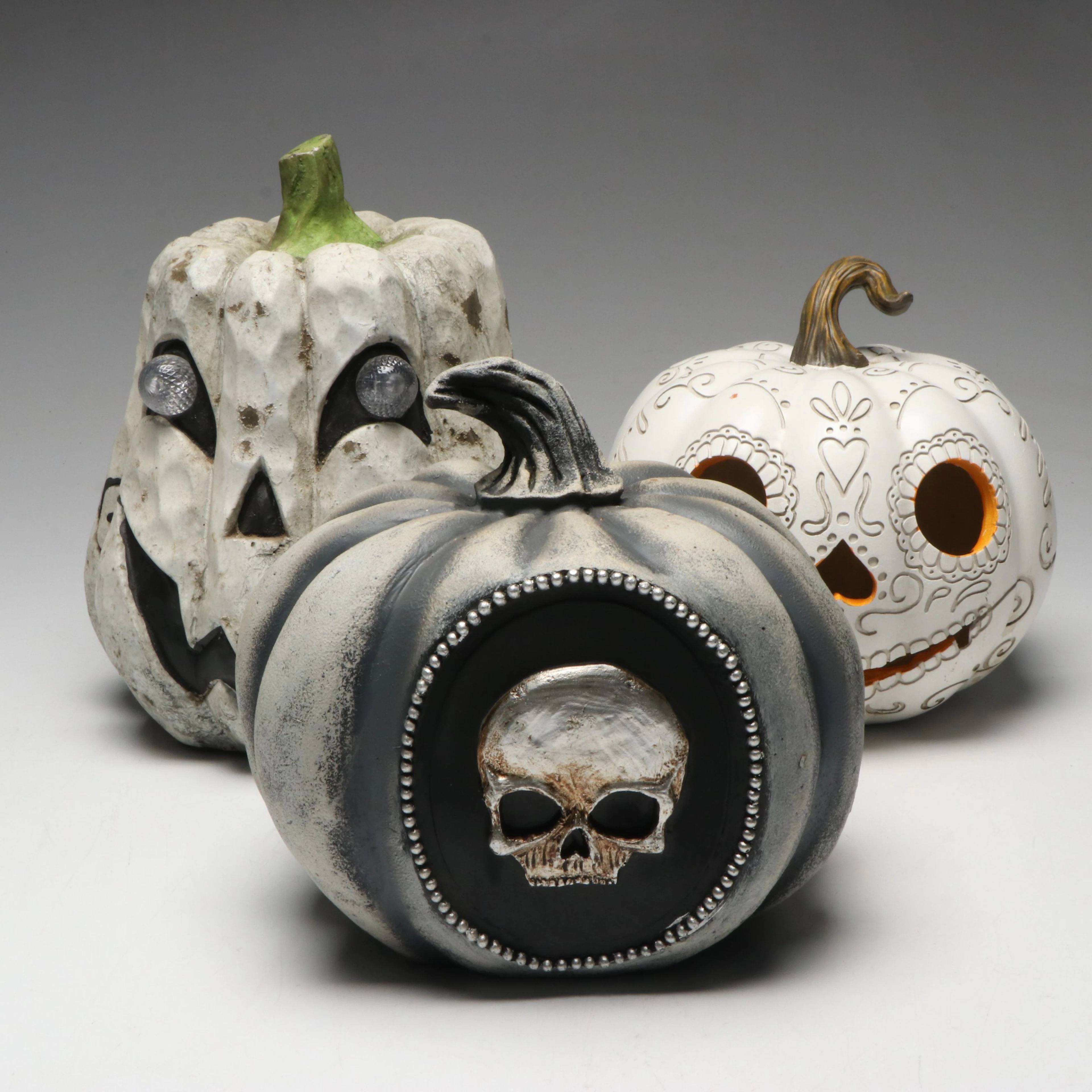 Halloween Composite Jack-o'-Lantern and Skull Tabletop Decorations