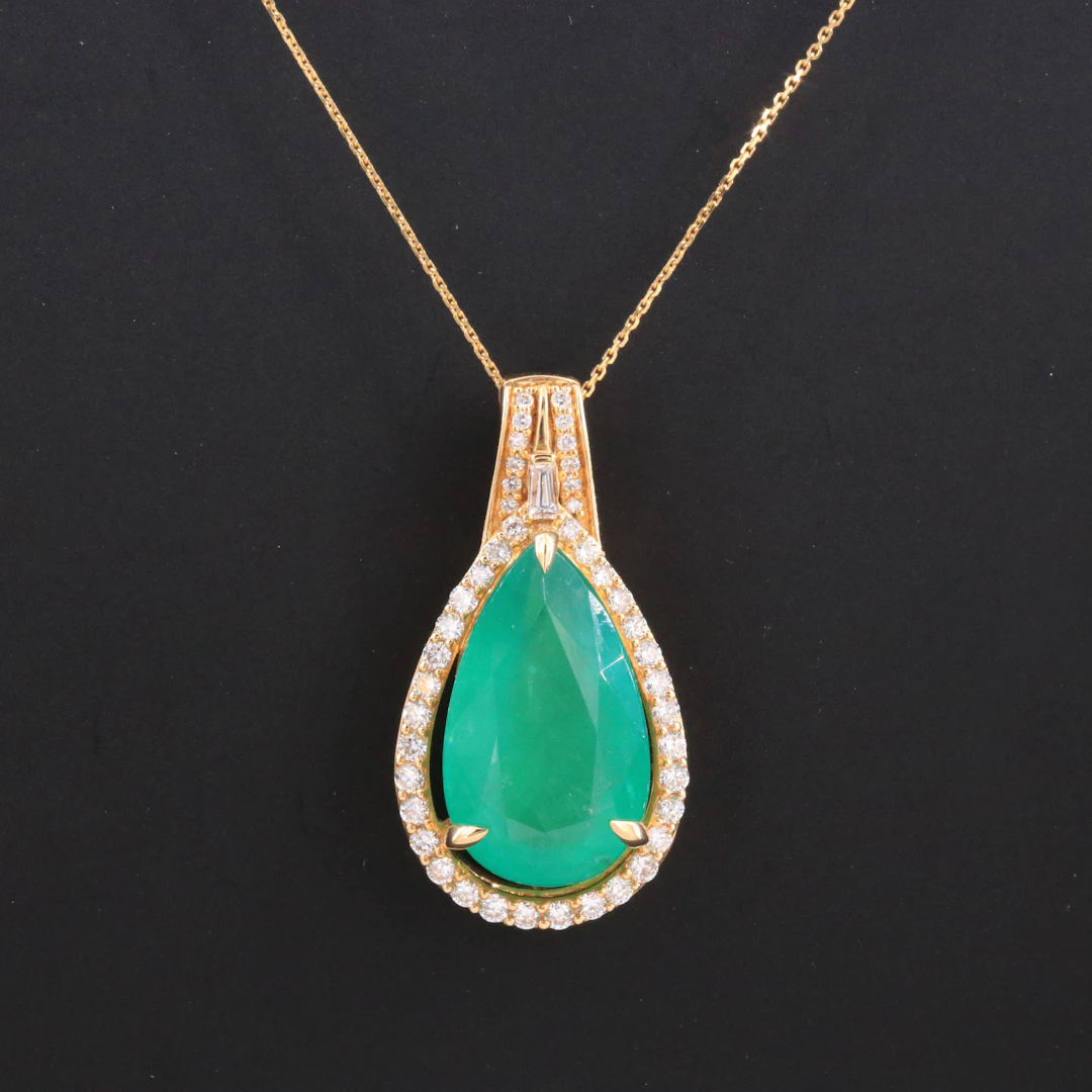 Chromia 18K 8.57 CT Emerald and Diamond Pendant Necklace with IGI Report
