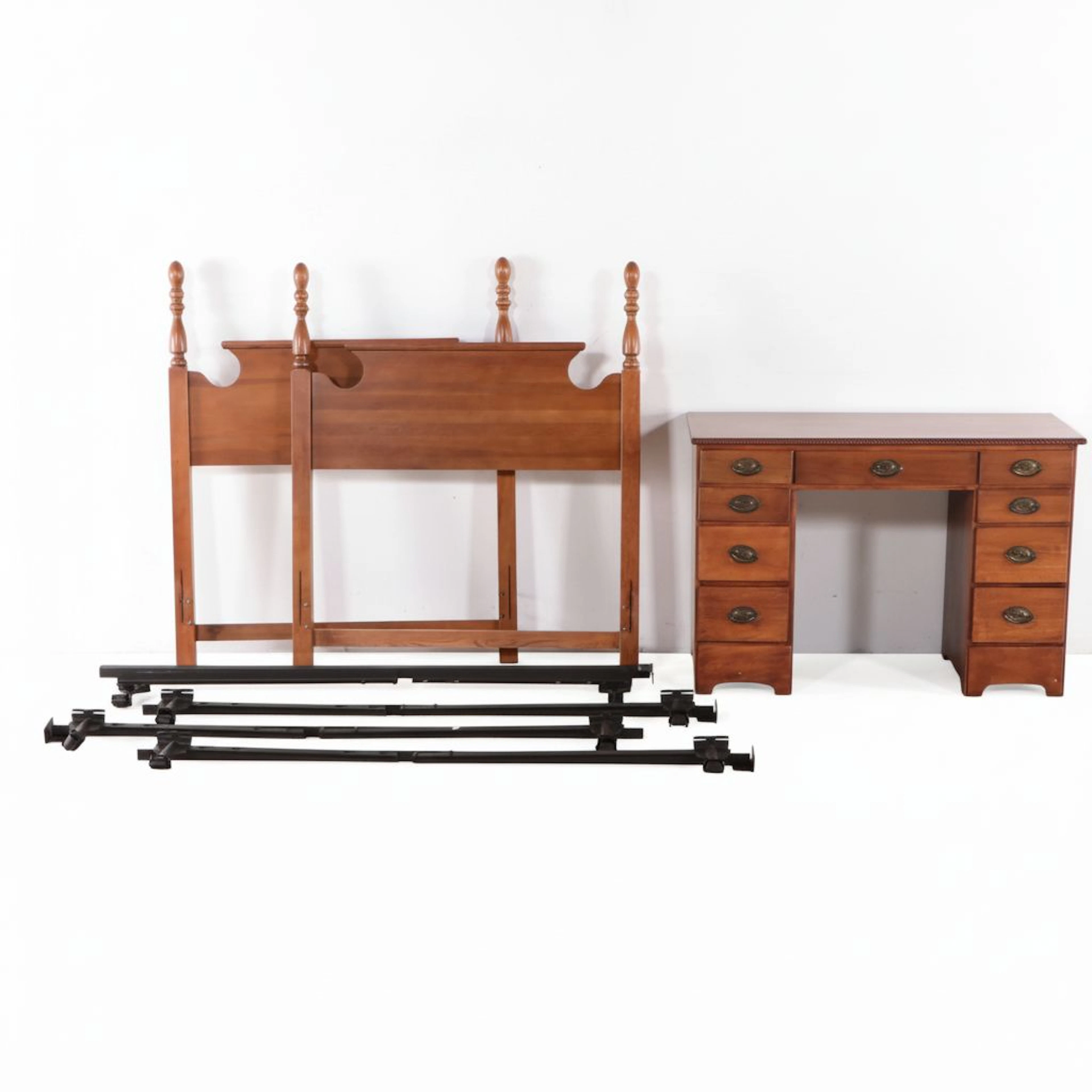 Colonial Style Twin Four-Poster Bed with Coordinating Kneehole Desk