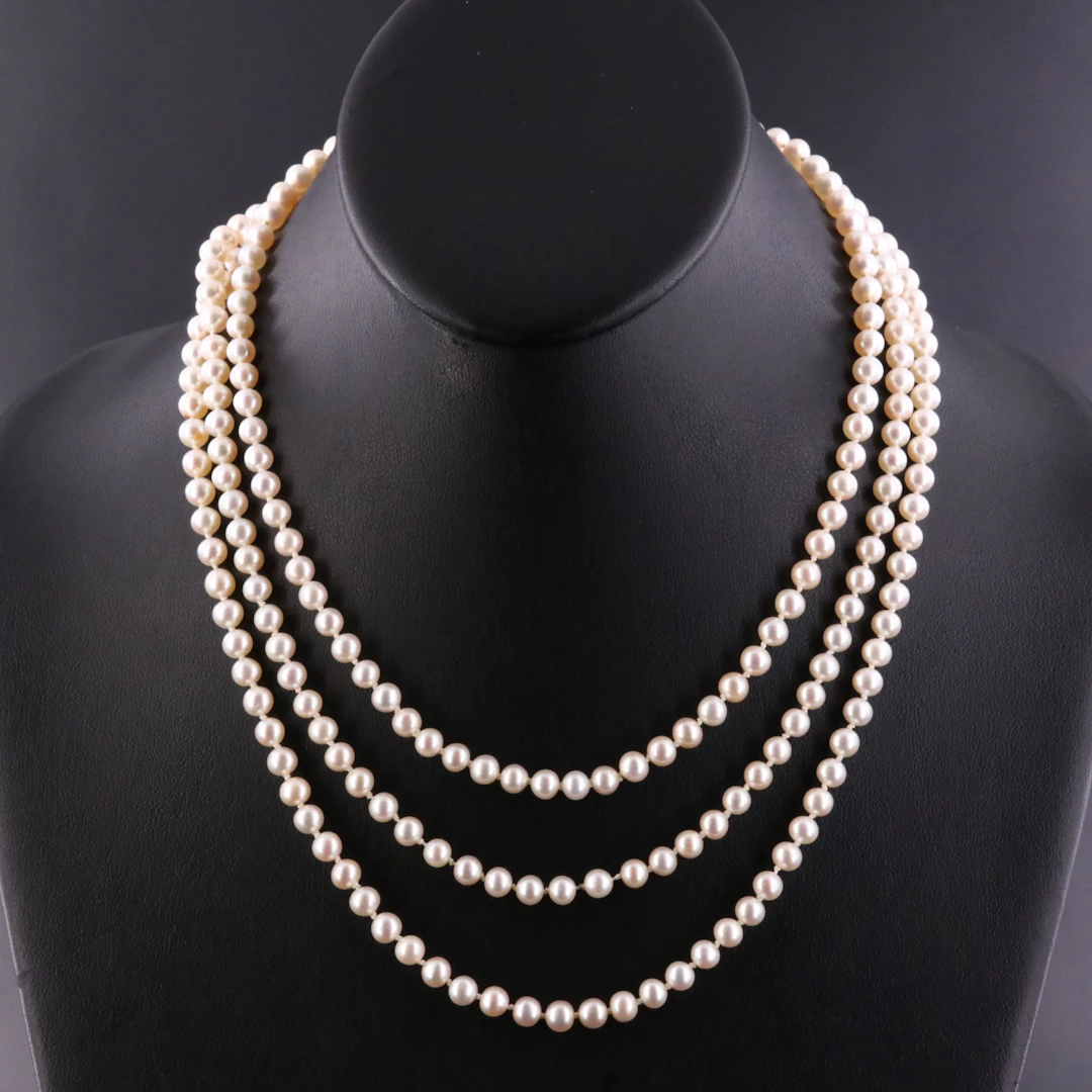 Rope Length Pearl Necklace