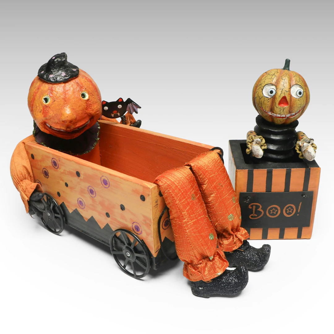 Folk Art Style Jack-o'-Lantern Pumpkin Decorative Table Wagon and Figurine
