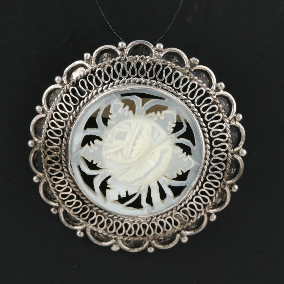 Bethlehem 950 Silver Mother-of-Pearl Flower Brooch/Pendant