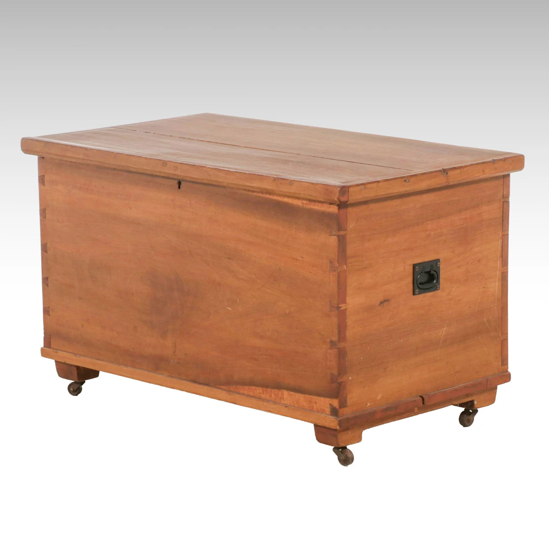Vintage Pine Cedar-Lined Storage Trunk, Mid-20th Century