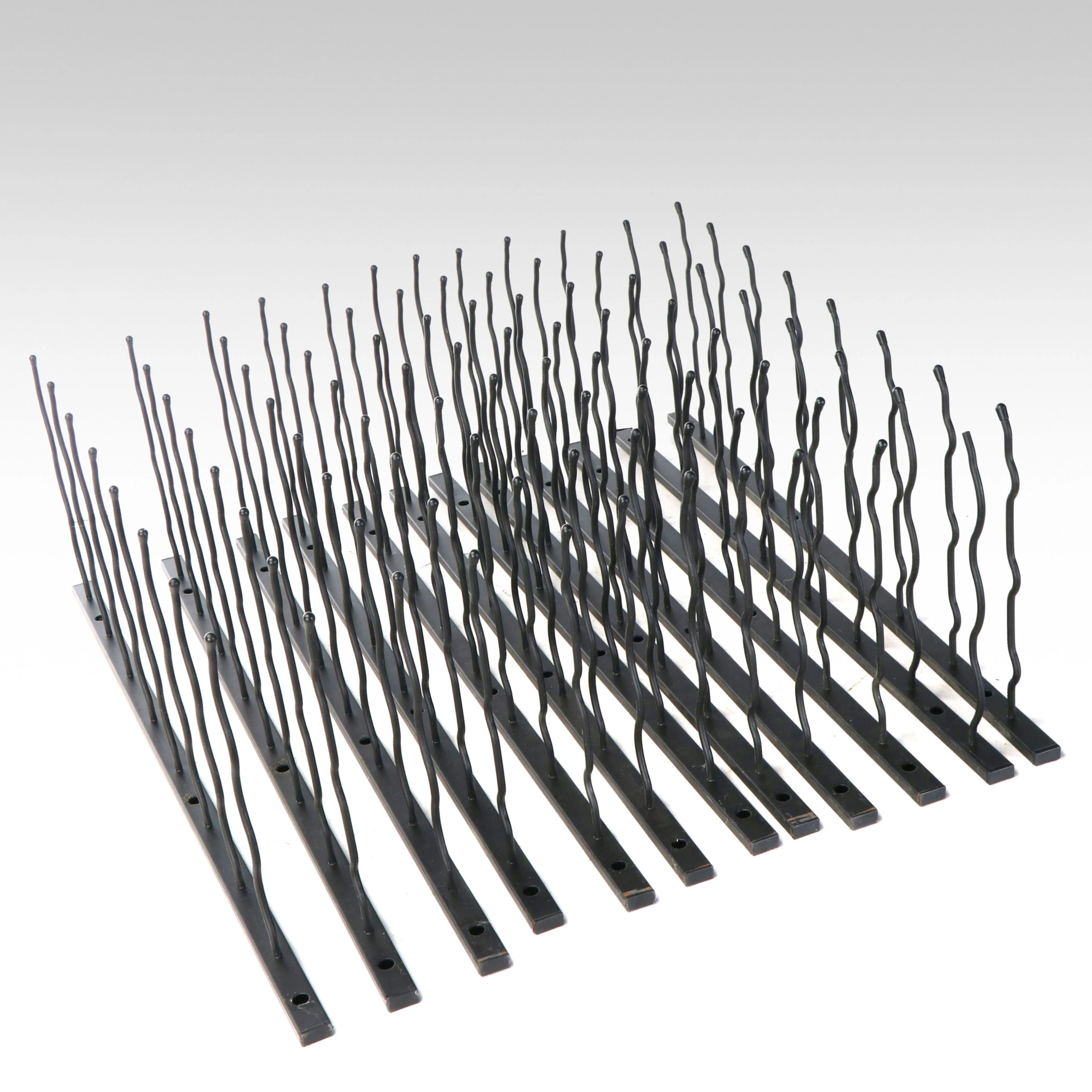 Wavy Metal Wire Wall-Mounted Wine Racks