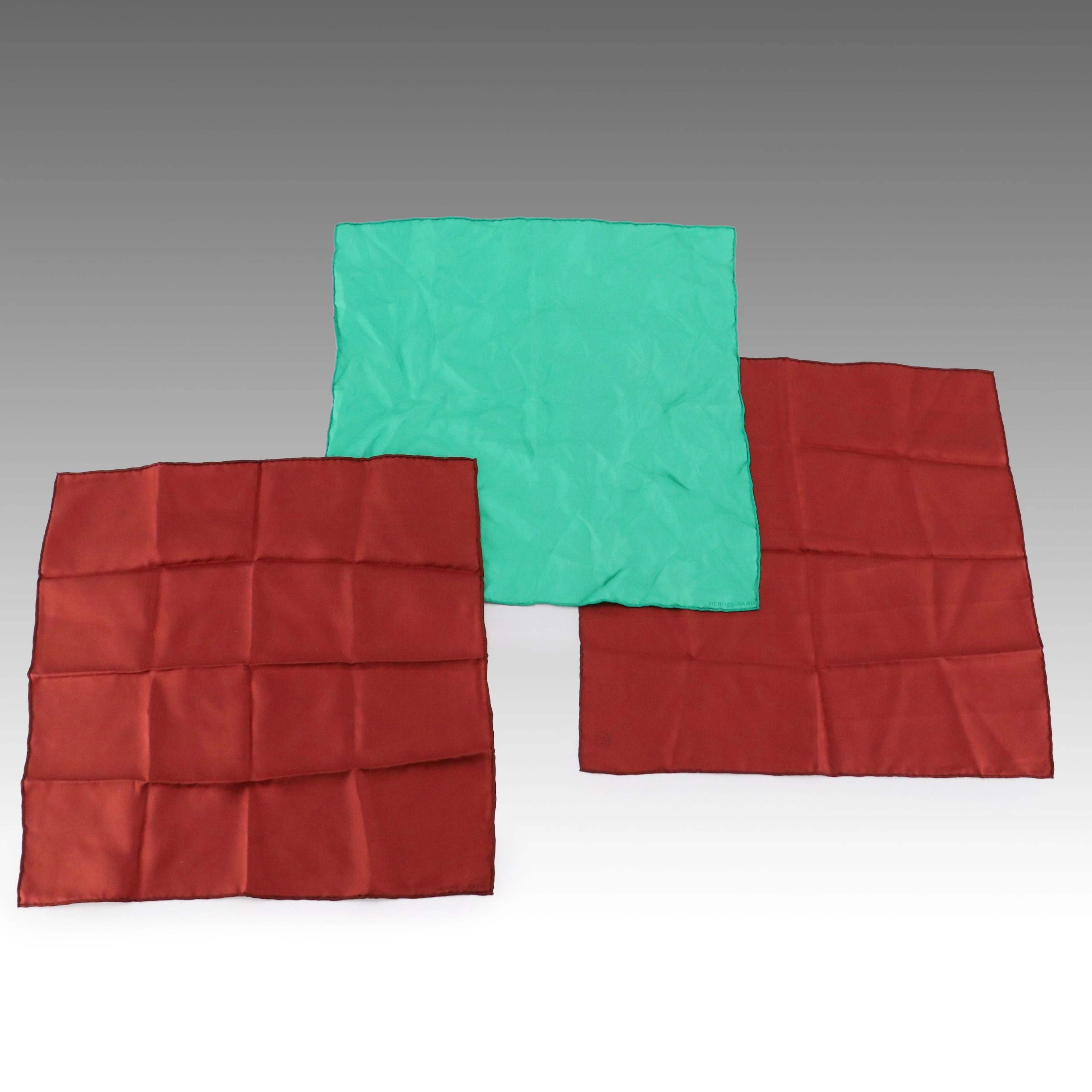 Hermès Scarf 45/Pocket Squares in Red and Green Silk Twill