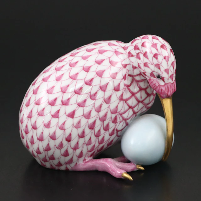 Herend Raspberry Fishnet with Gold "Kiwi Bird" Porcelain Figurine