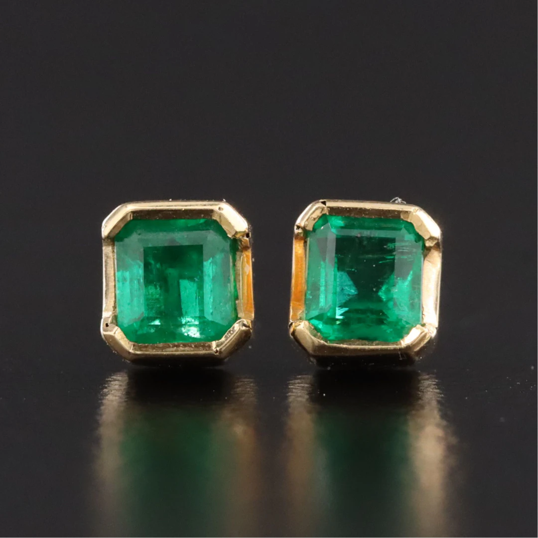 18K Emerald Stud Earrings