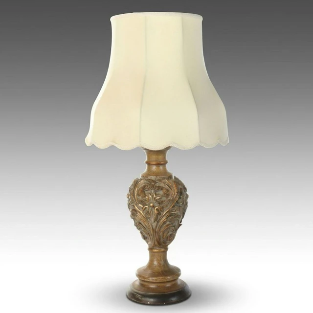 Traditional Ornate Acanthus Leaf Table Lamp with Scalloped Shade