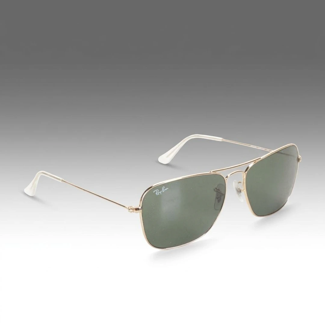Ray-Ban "RB3136" Caravan Sunglasses with Gold-Tone Metal Frames