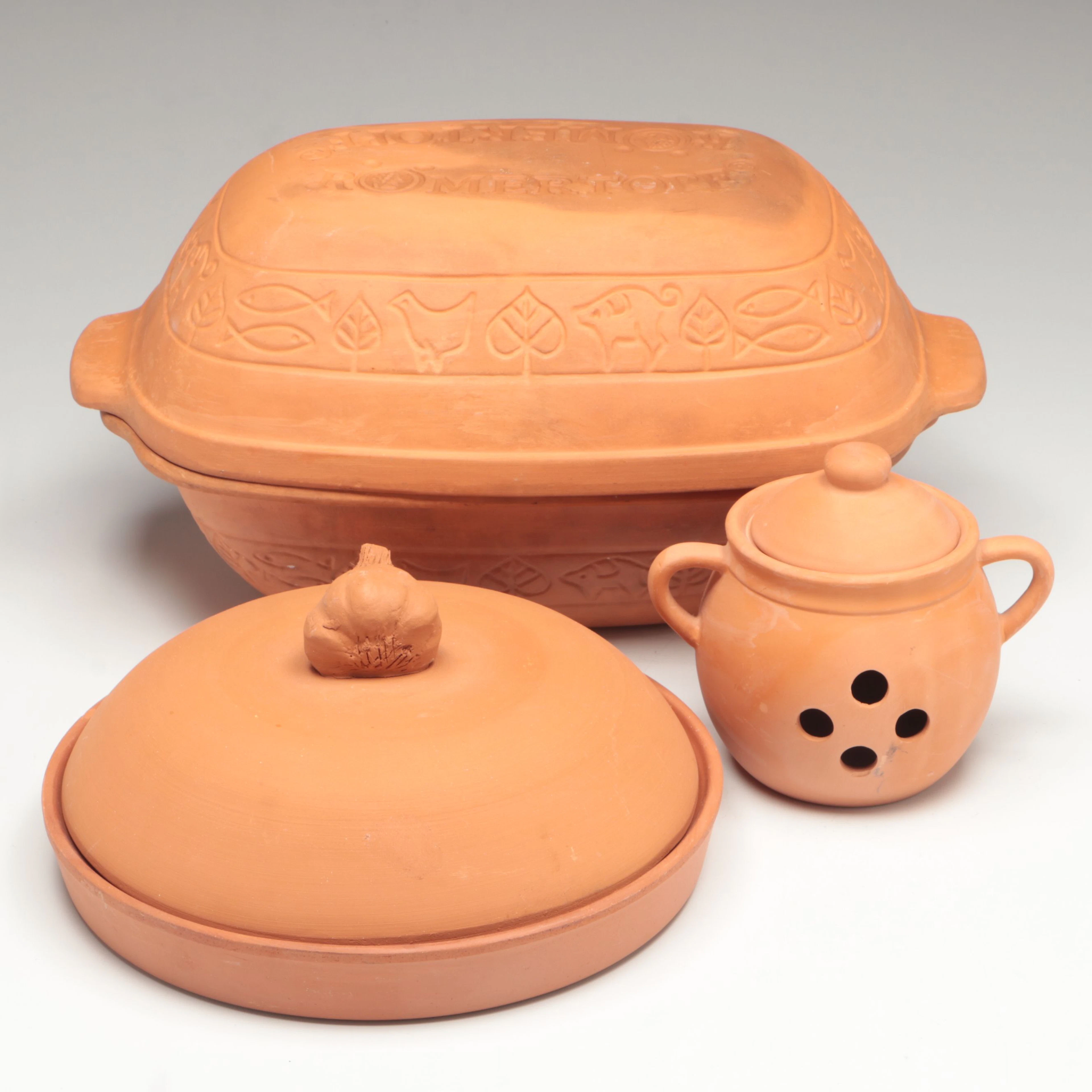 Römertopf Clay Roaster with Boston Warehouse Garlic Roaster and Garlic Keeper