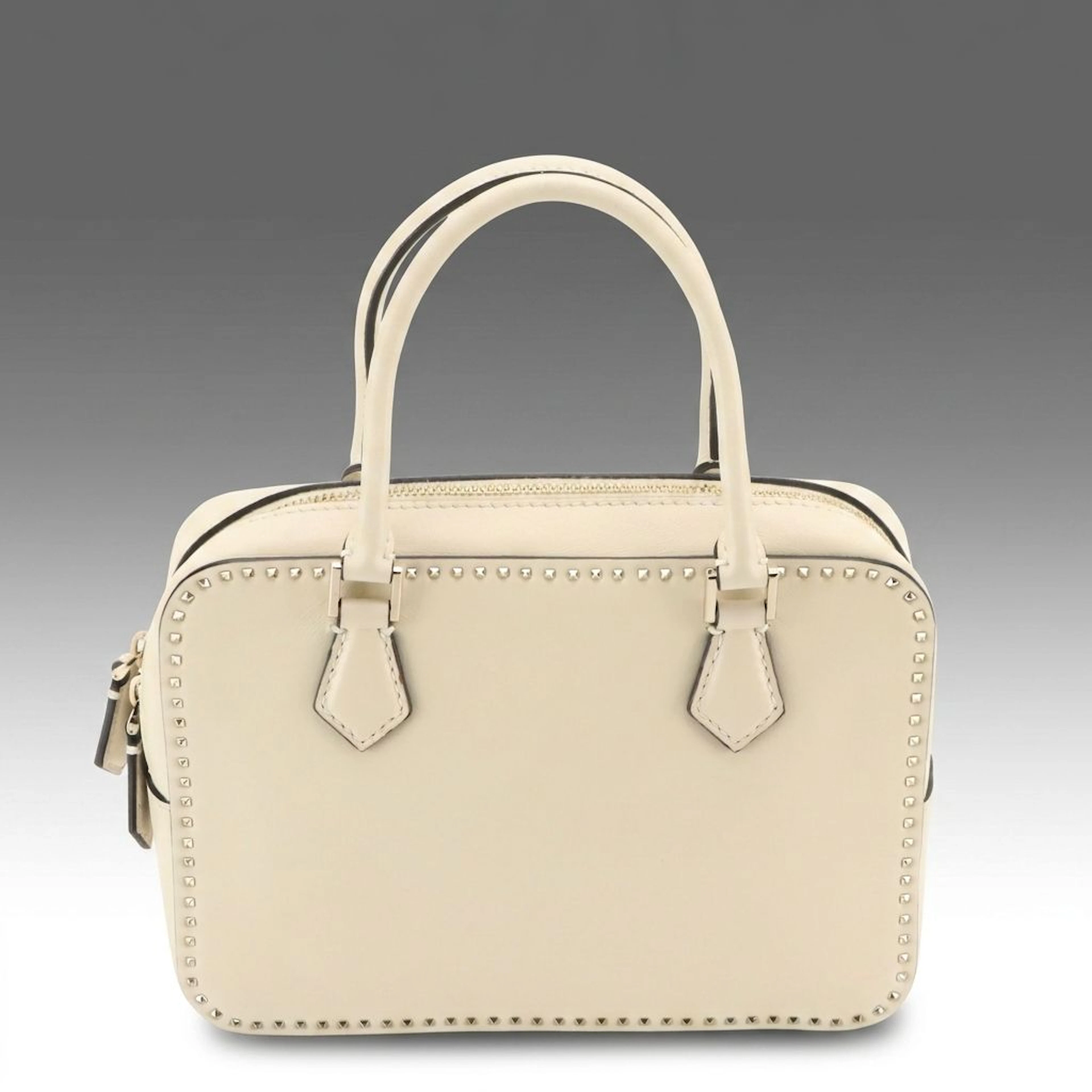 Valentino Garavani Rockstud Leather Two-Way Tote Bag in Ivory