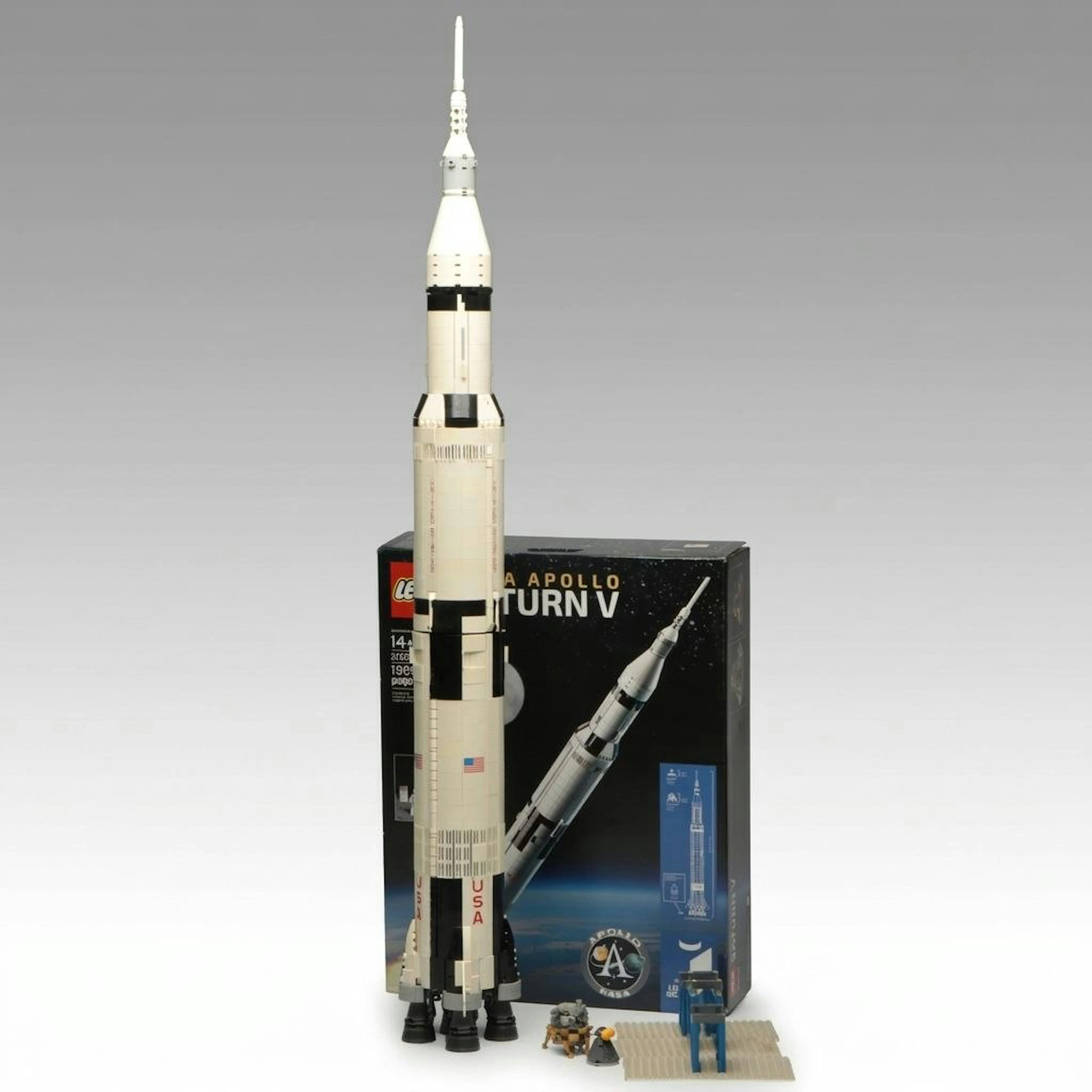 LEGO "NASA Apollo Saturn V" Brick Set