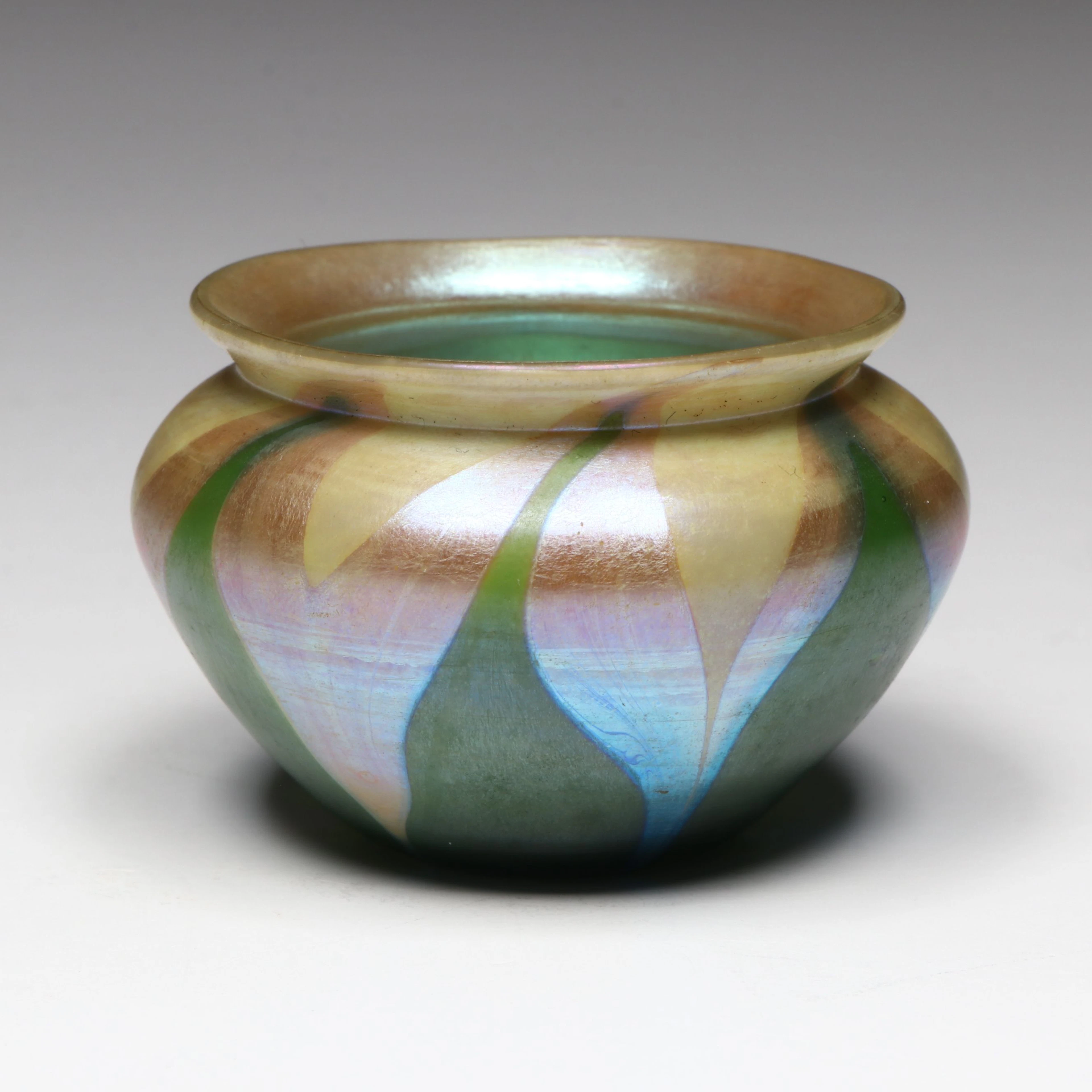 Antique Tiffany Pulled Feather Favrile Glass Bowl, Early 20th Century