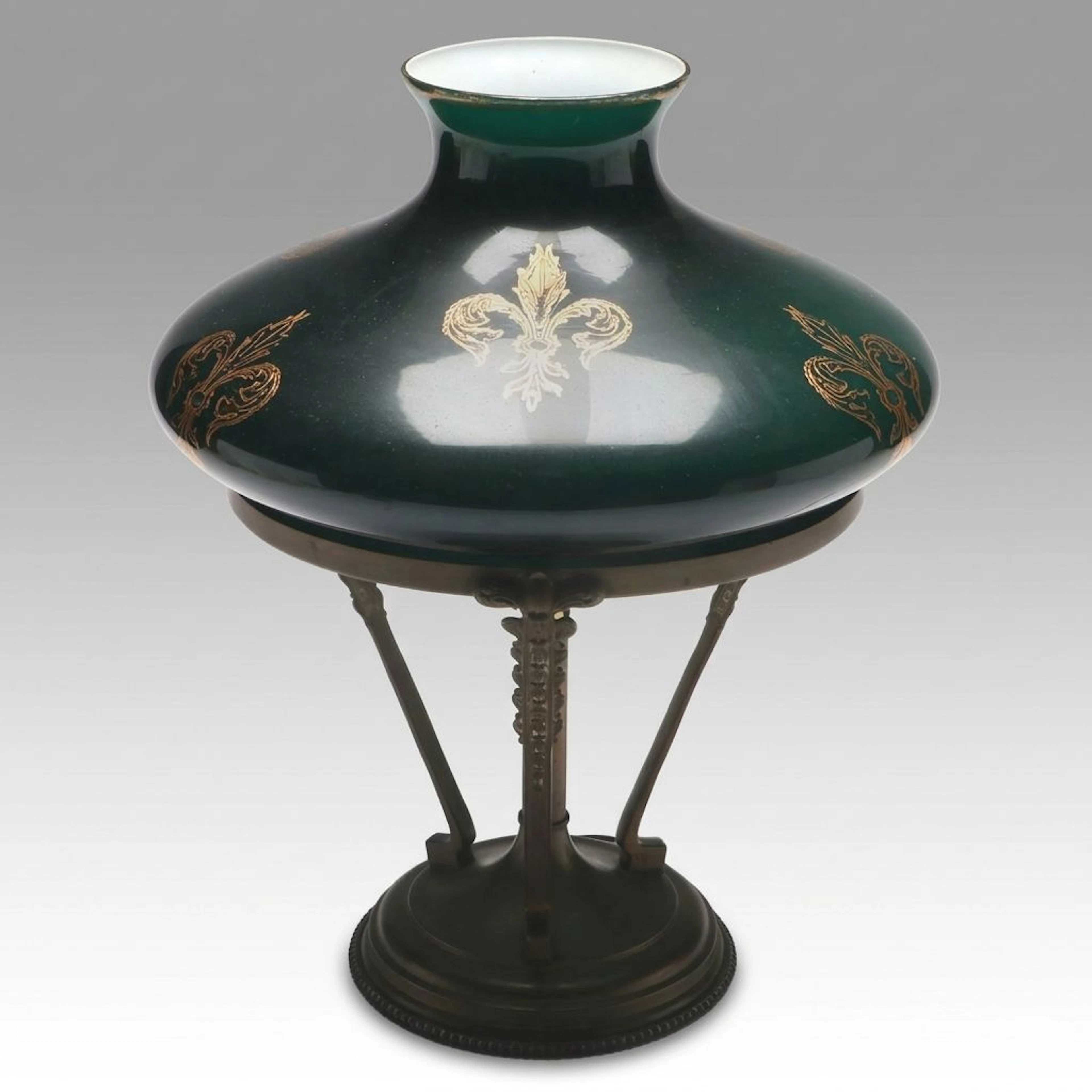 Late Victorian Style Brass Accent Lamp with Fleur-de-Lis Cased Glass Shade