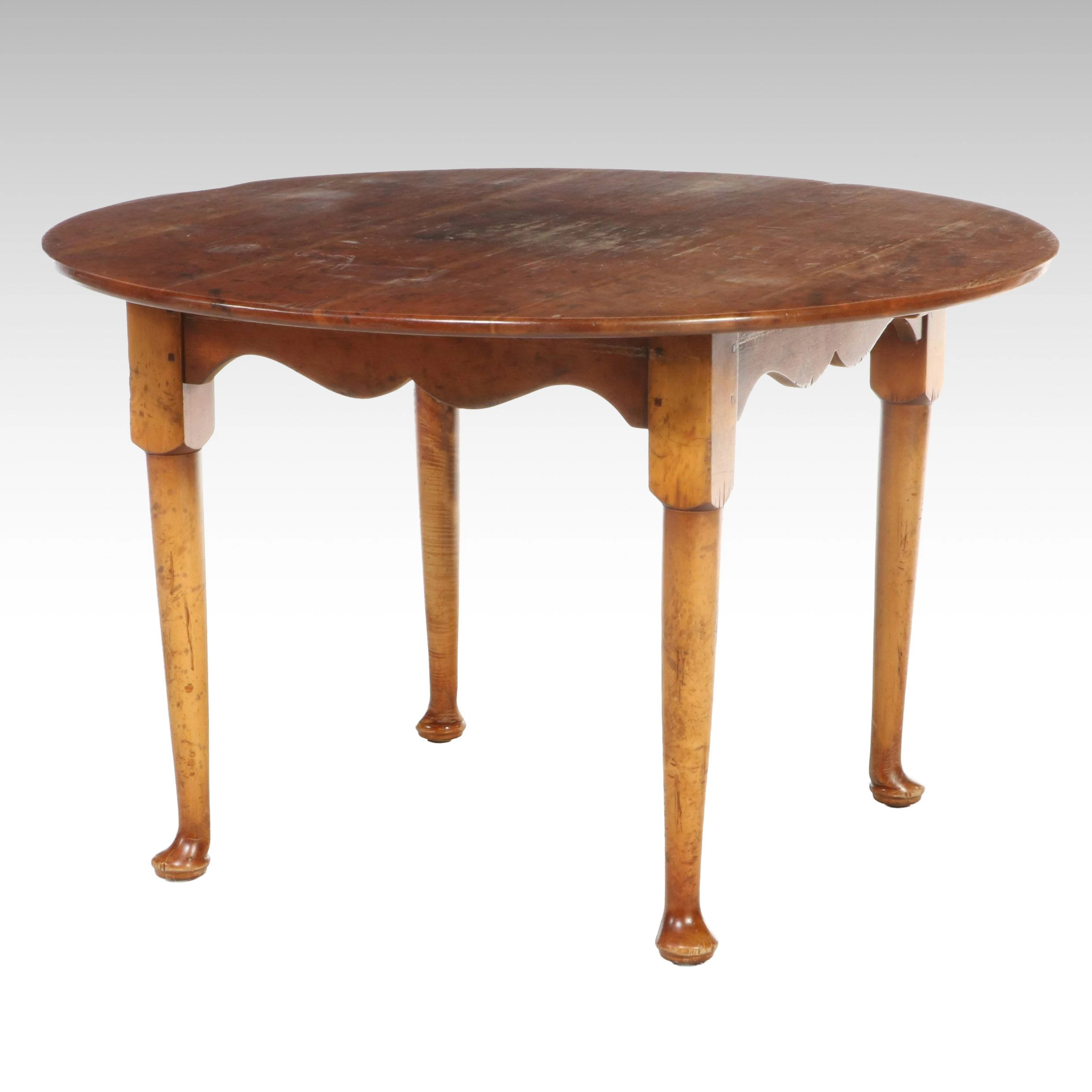 Queen Anne Style Tiger Maple Round Dining Table, 20th Century